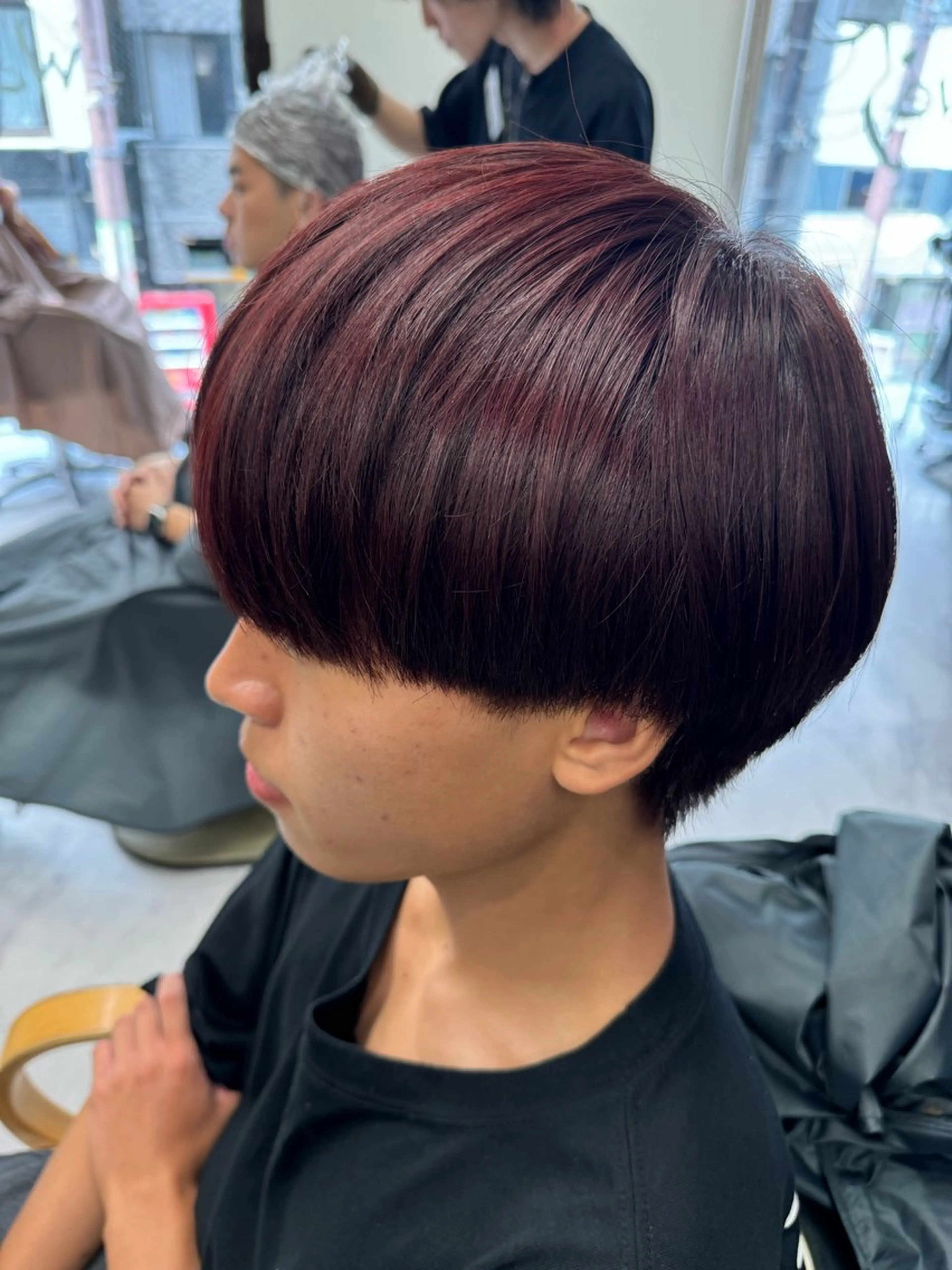 ショート カラー ヘアアレンジ メンズ 切りっぱなしボブ 前下がりボブ メンズブリーチ メンズハイライト メンズハイトーン ヘアカラー トリートメント 目黒 碧人のヘアスタイル