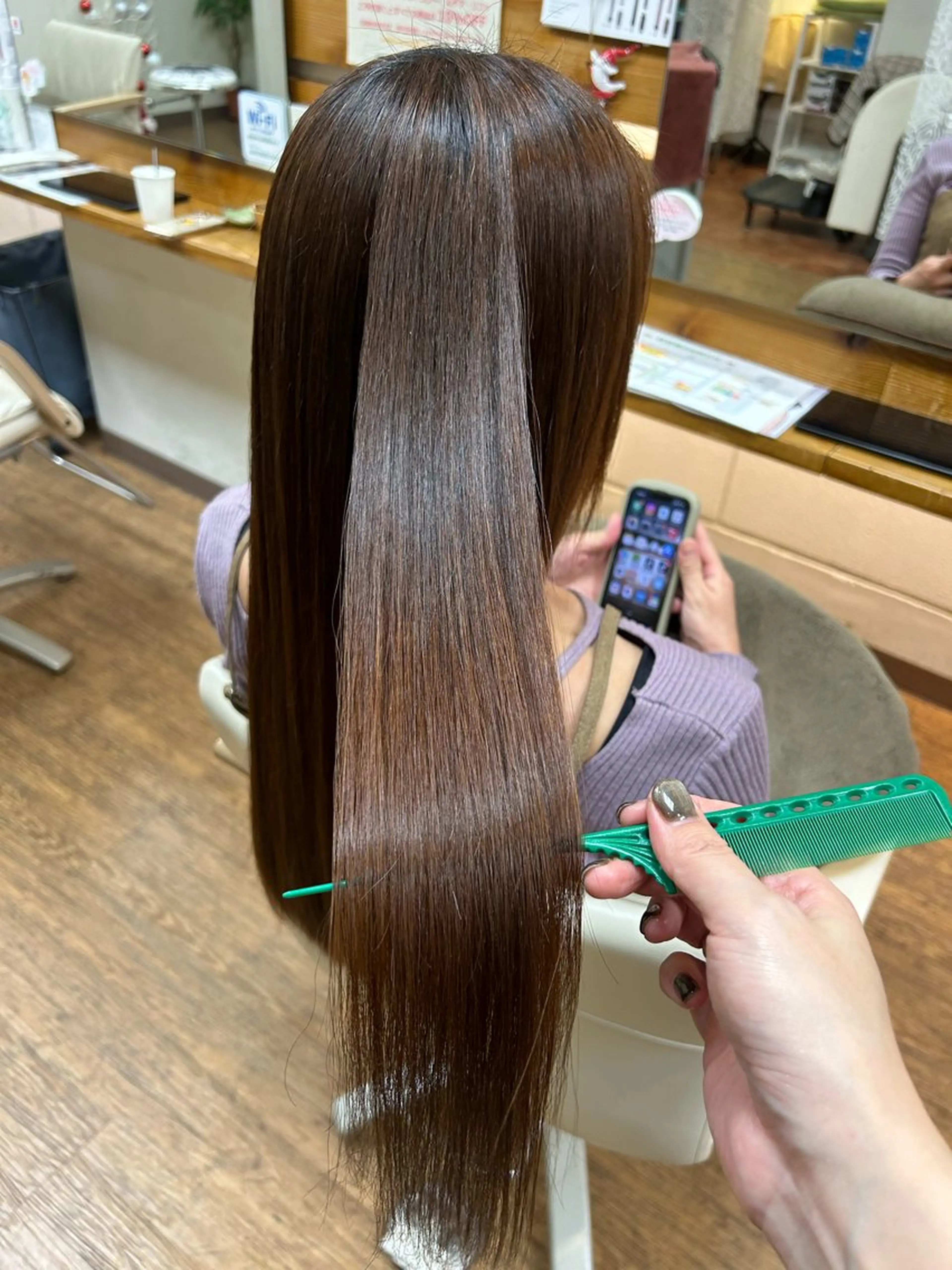 ロング 酸性ストレート 神谷 千明のヘアスタイル