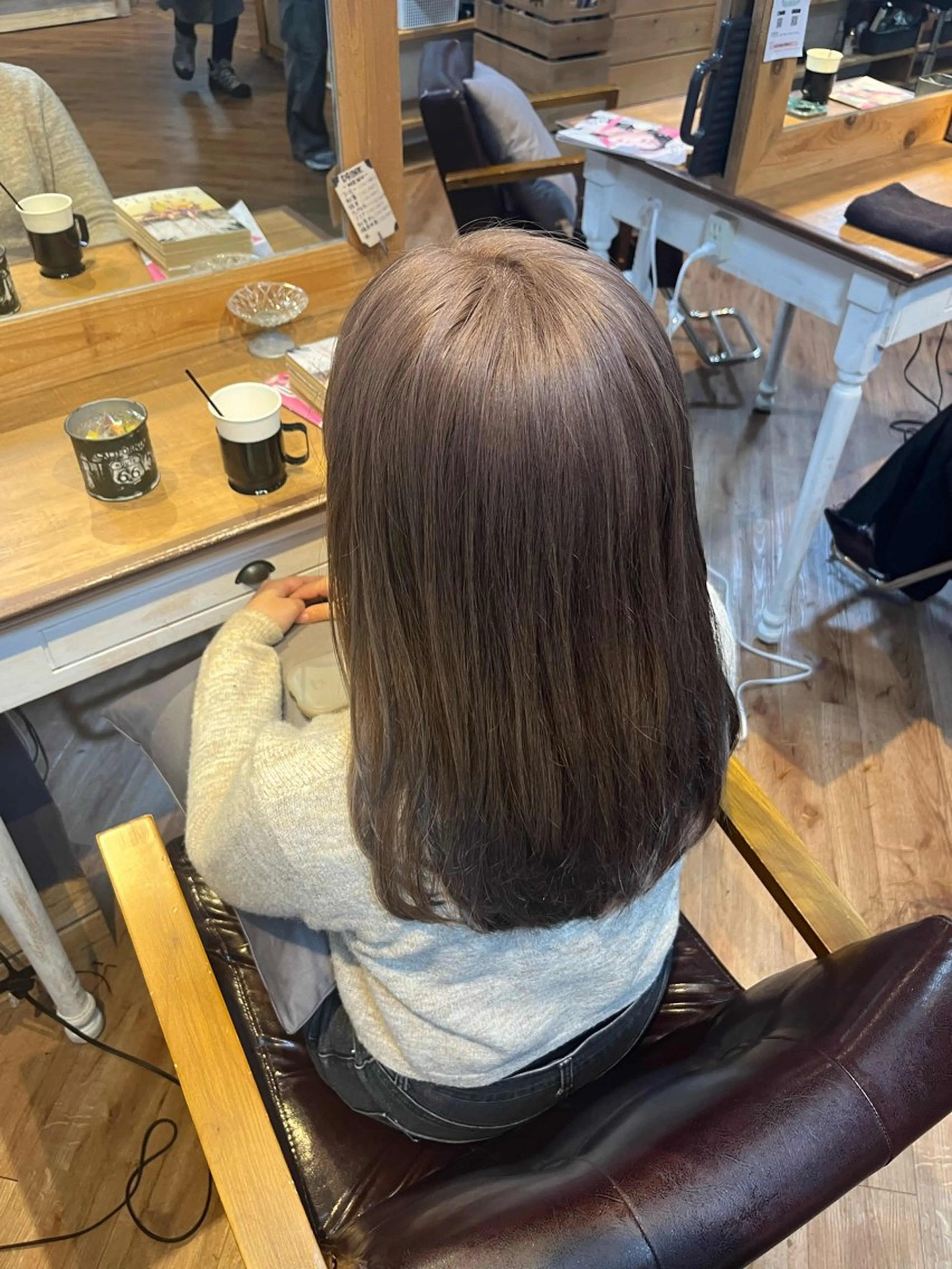 セミロング カラー グレージュ パープルカラー パープルグレージュ カット ヘアカラー トリートメント モモ /似合わせ艶カラーのヘアスタイル