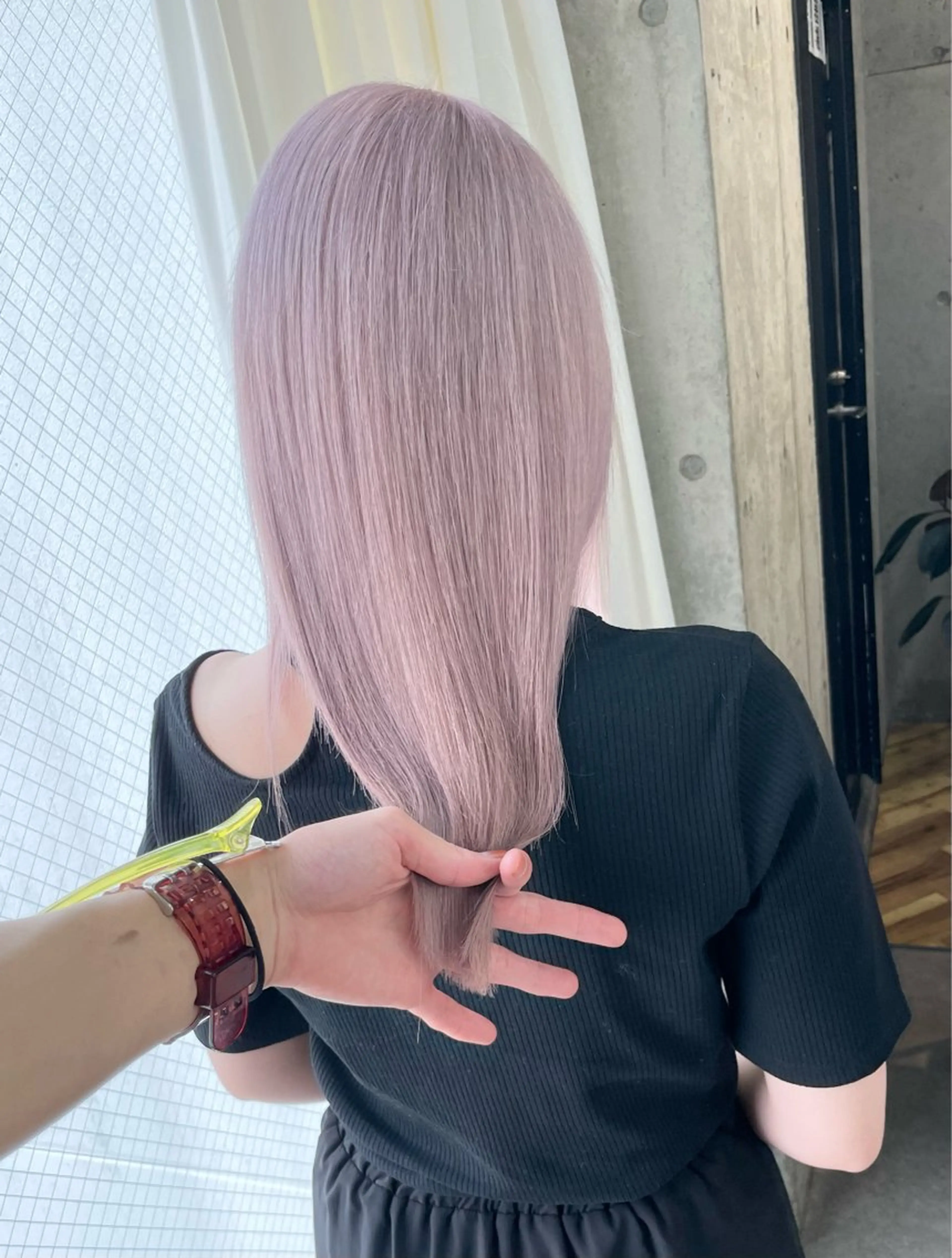 セミロング 有人/バレイヤージュ /シャドールーツのヘアスタイル