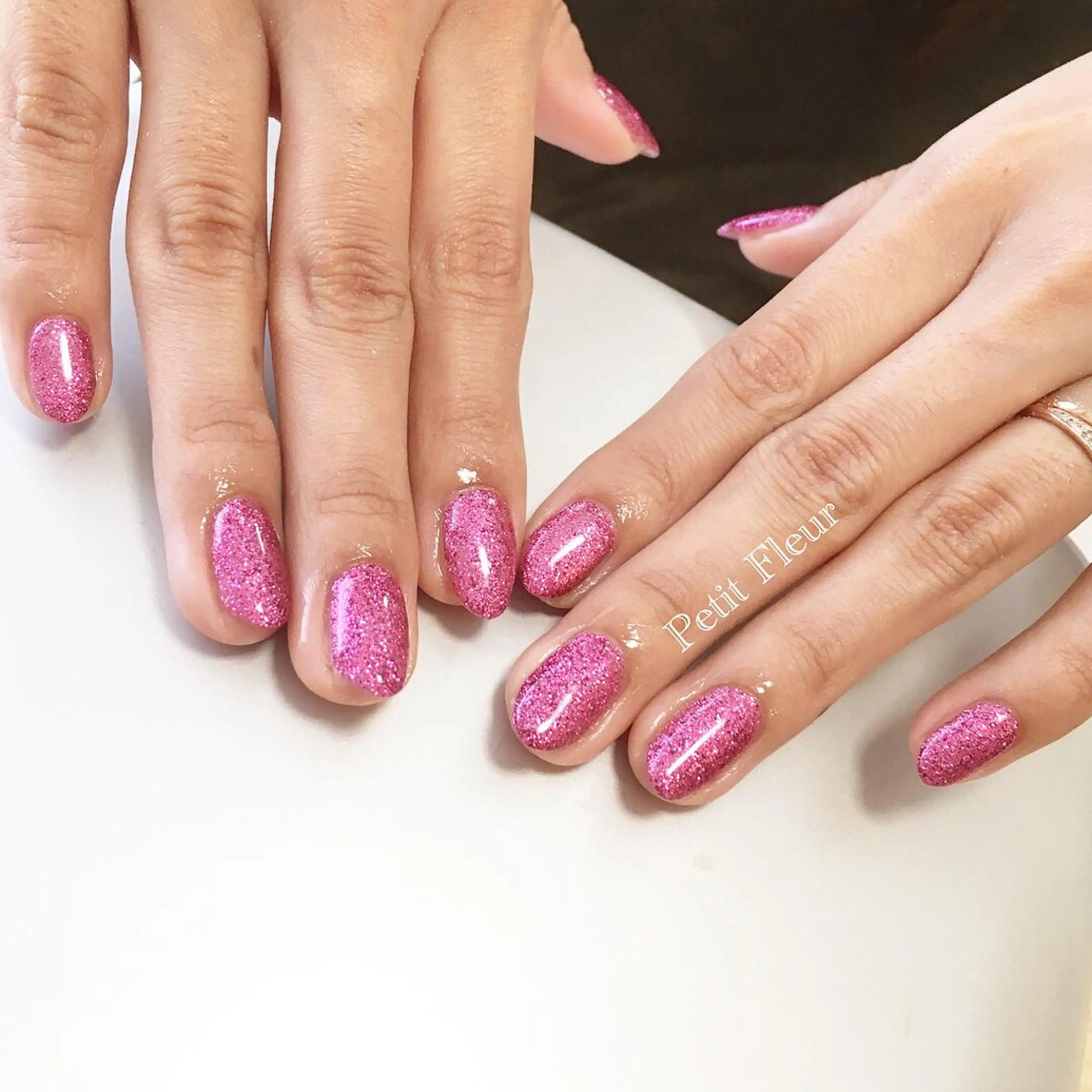 ネイル グラデーション キラキラネイル ラメ(グリッター) ワンカラーネイル ピンク ハンドネイル Petit Fleur所属・青柳 亜梨奈のマツエク・マツパデザイン