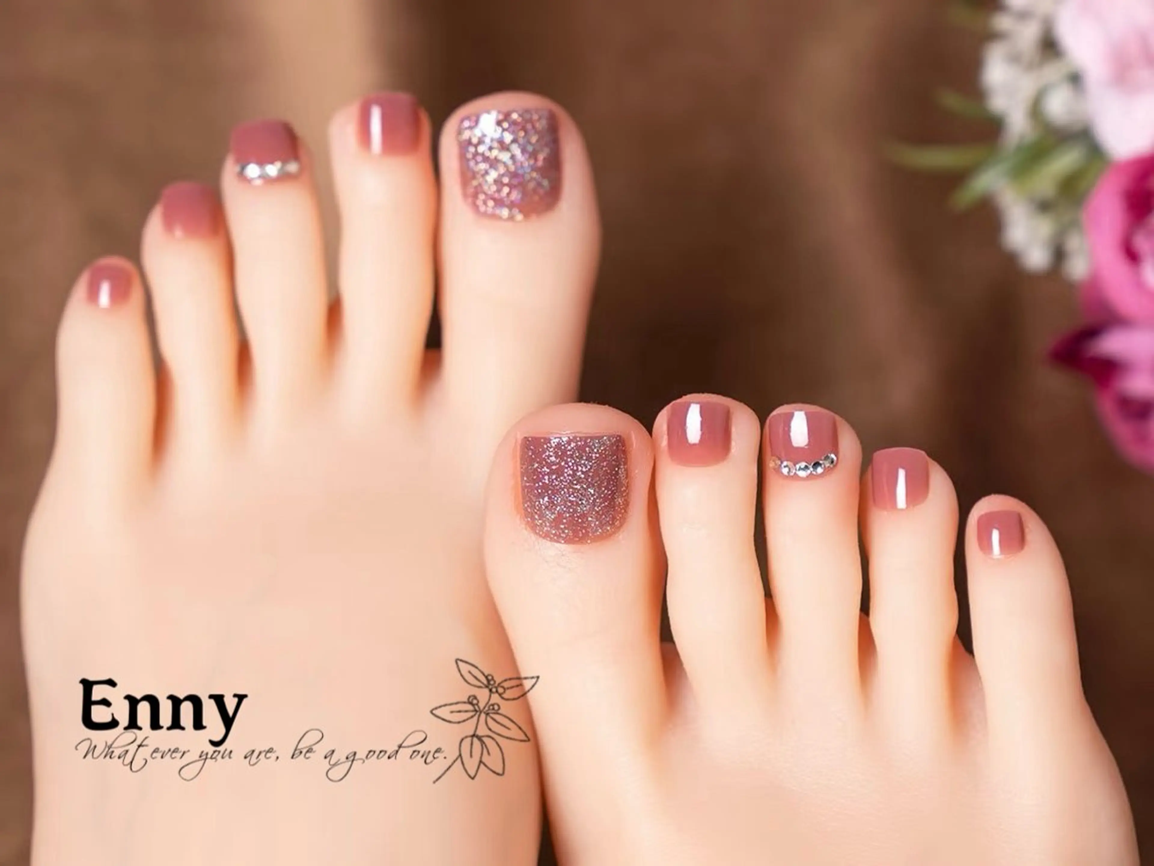 ネイル チークネイル 長さ出し フラッシュネイル フットネイル フレンチネイル Enny ネイルサロンのネイルデザイン