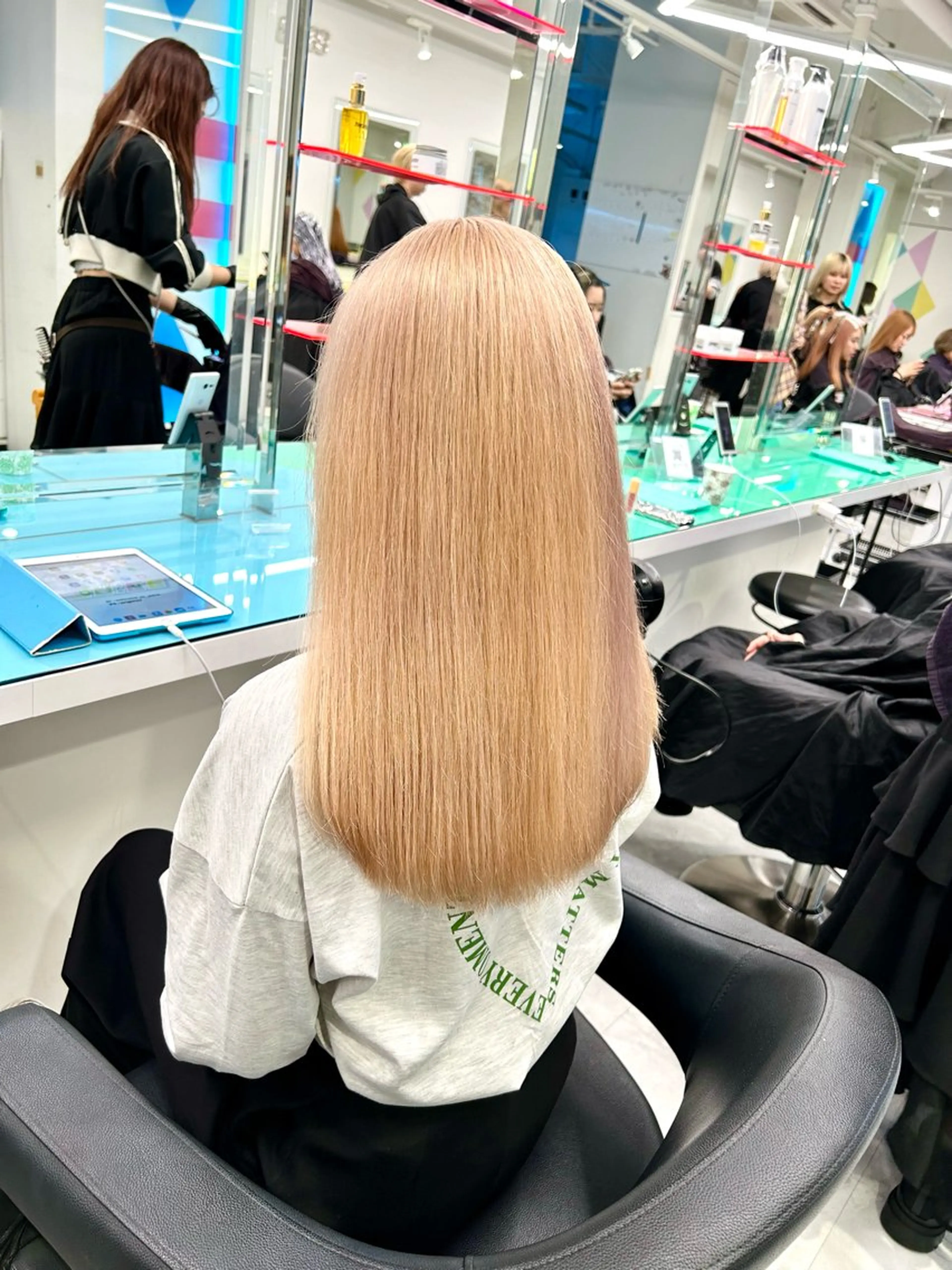 ロング カラー ヘアアレンジ トレンドモテカラー 🩷色落ちまで可愛くのヘアスタイル