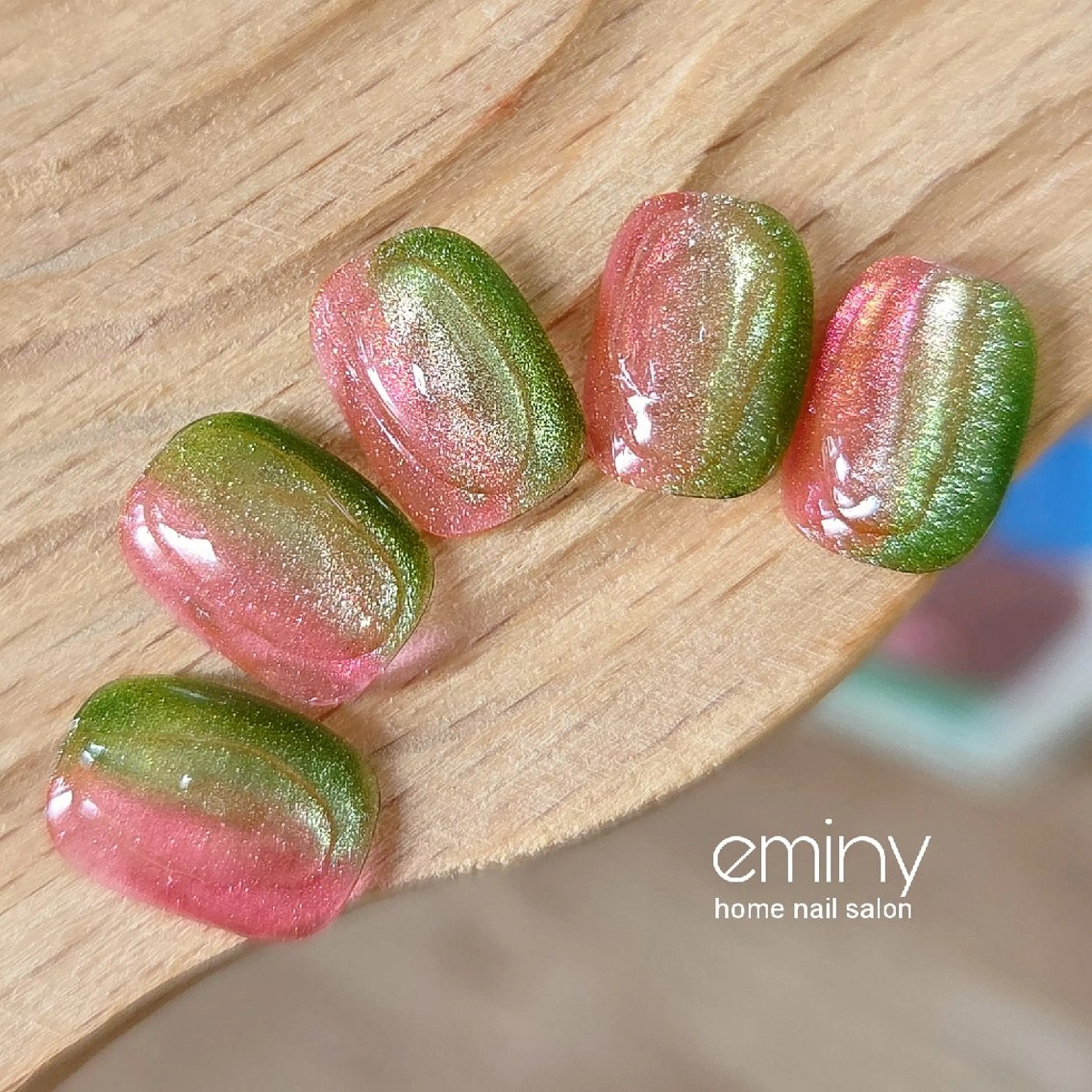 ネイル ジェルネイル グラデーション キラキラネイル マグネットネイル ぷっくりネイル ハンドネイル nail salon  eminyのネイルデザイン