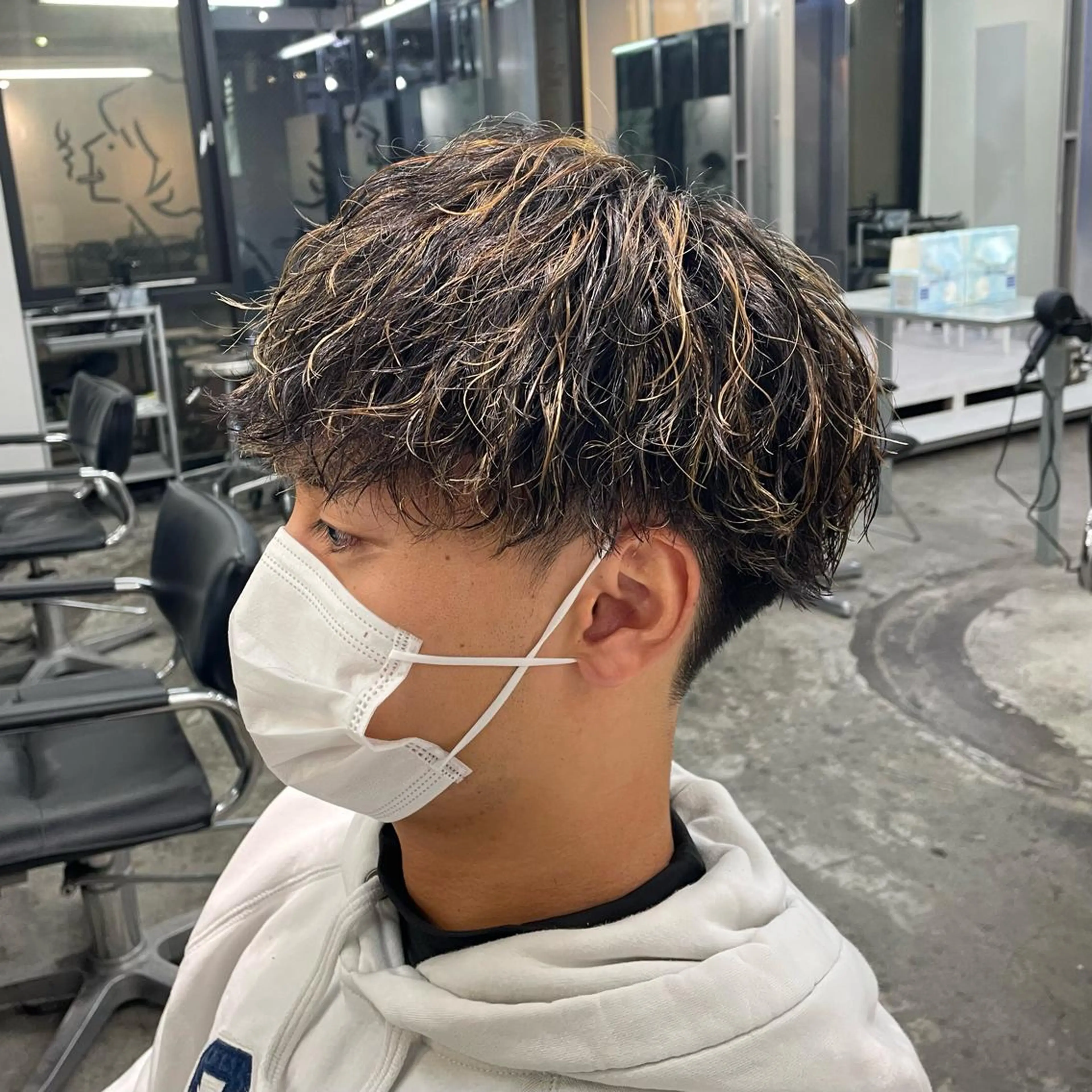 ショート カラー パーマ メンズ メンズハイライト ハイライトカラー ハイライト カット ヘアカラー パーマ メンズ特化美容師/ 藤戸 椋のヘアスタイル