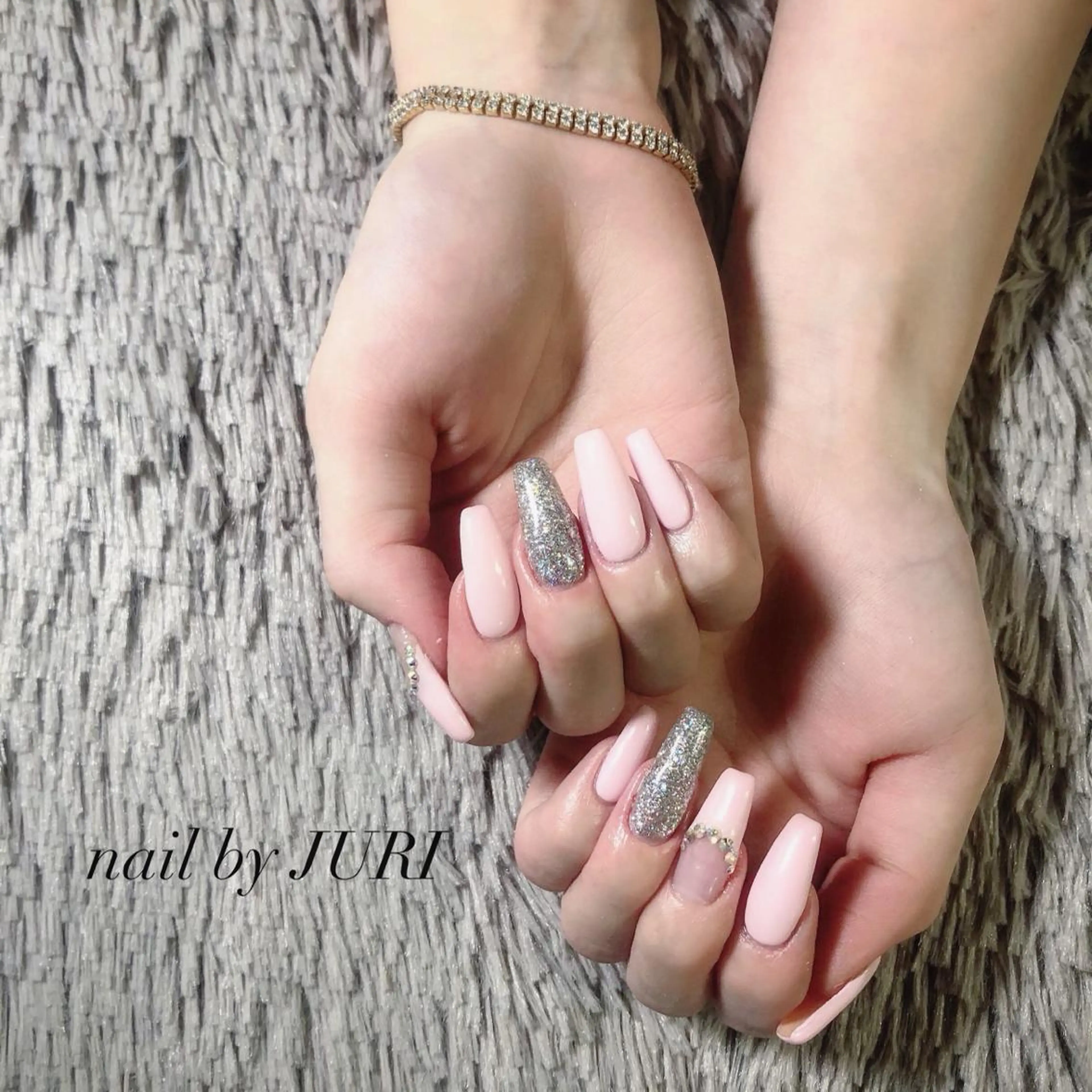 ネイル フットネイル フレンチネイル ジェルネイル ラメ(グリッター) ラメグラデーション NEO Beauty Salon所属・𝐍𝐄𝐎 𝐉𝐔𝐑𝐈のネイルデザイン