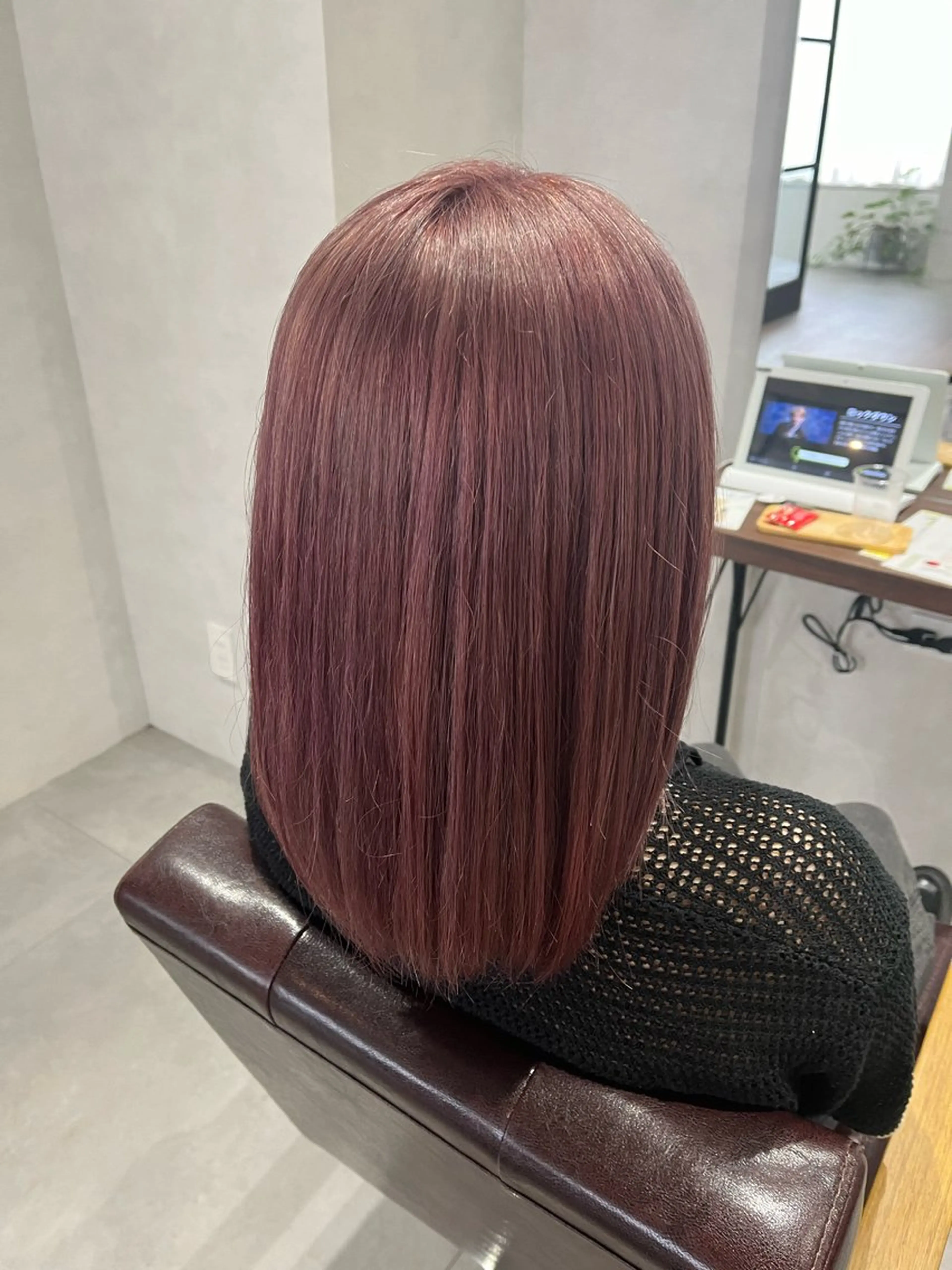 カラー ベージュカラー ブリーチ ピンクカラー ピンクベージュ 佐藤 香苗のヘアスタイル