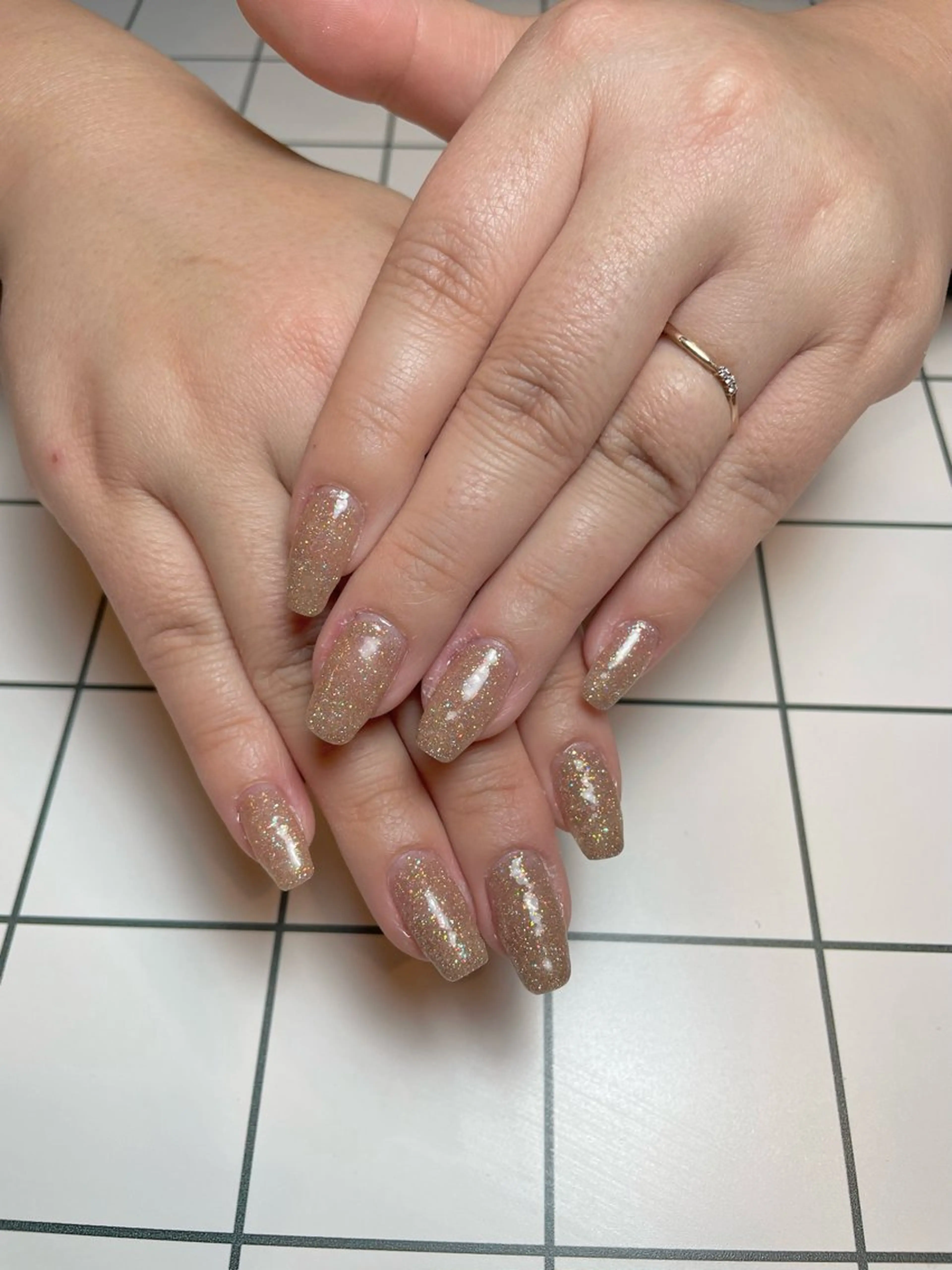 ネイル フラッシュネイル ゴールド ラメ(グリッター) ワンカラーネイル nail salon POPPYのネイルデザイン