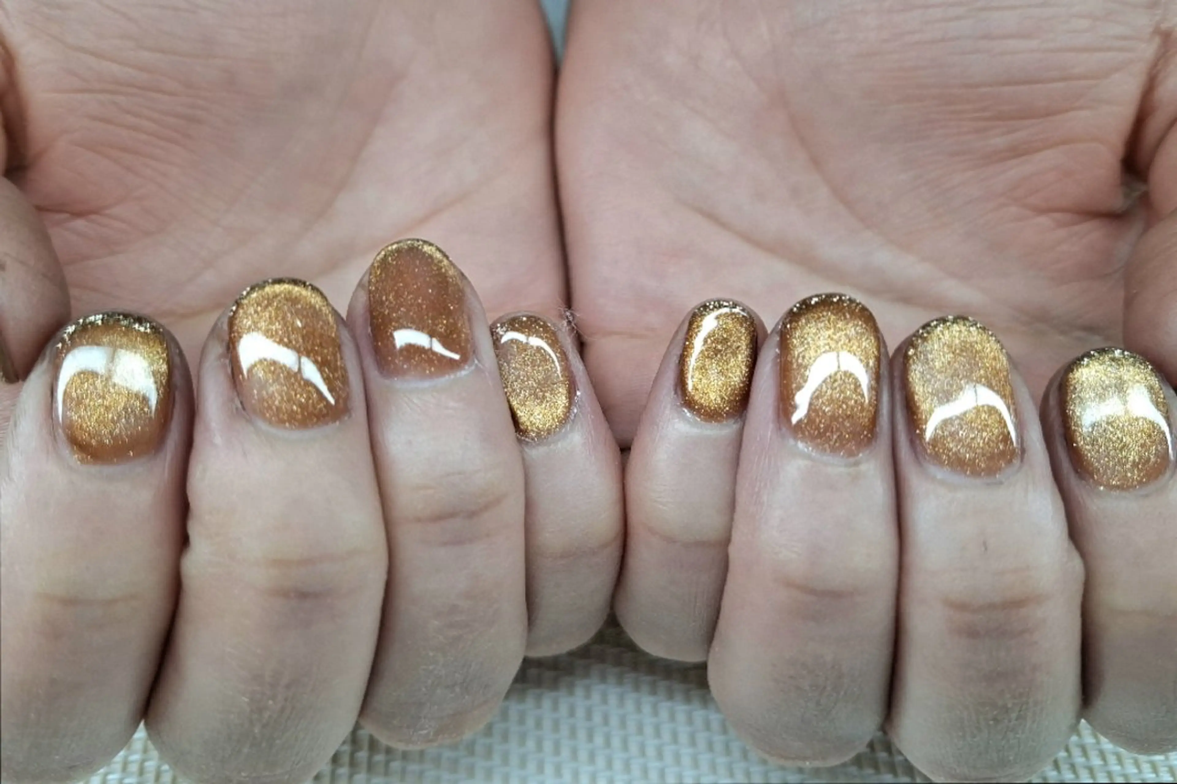 ネイル フレンチネイル ジェルネイル ゴールド マグネットネイル オレンジ KURONOSUHAIRDESIGN所属・岡林 えりのネイルデザイン