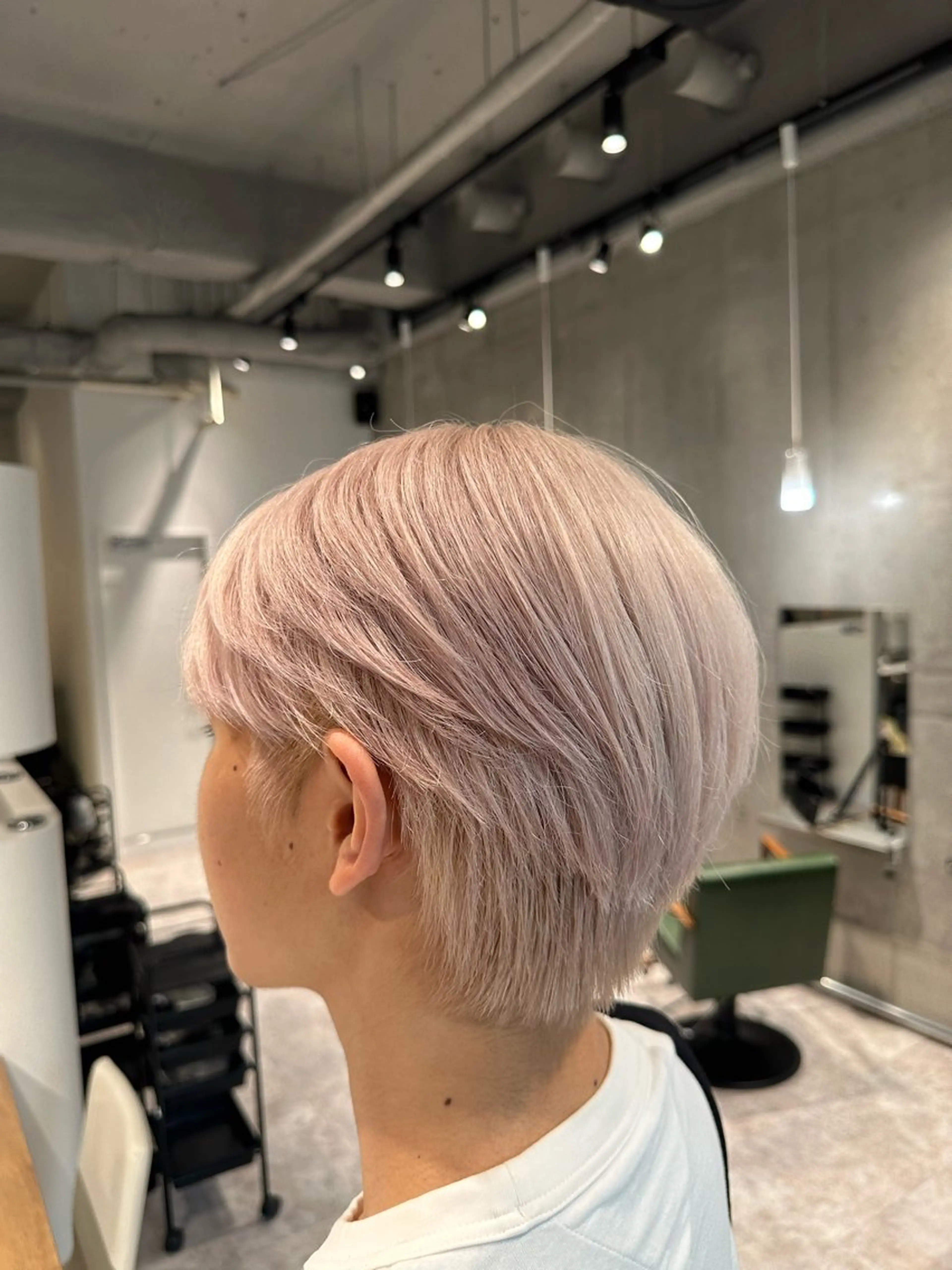 ショート カラー メンズ メンズブリーチ メンズハイトーン ブリーチ ハイトーンカラー MONIQA所属・🐲RYUKI メンズブリーチのヘアスタイル