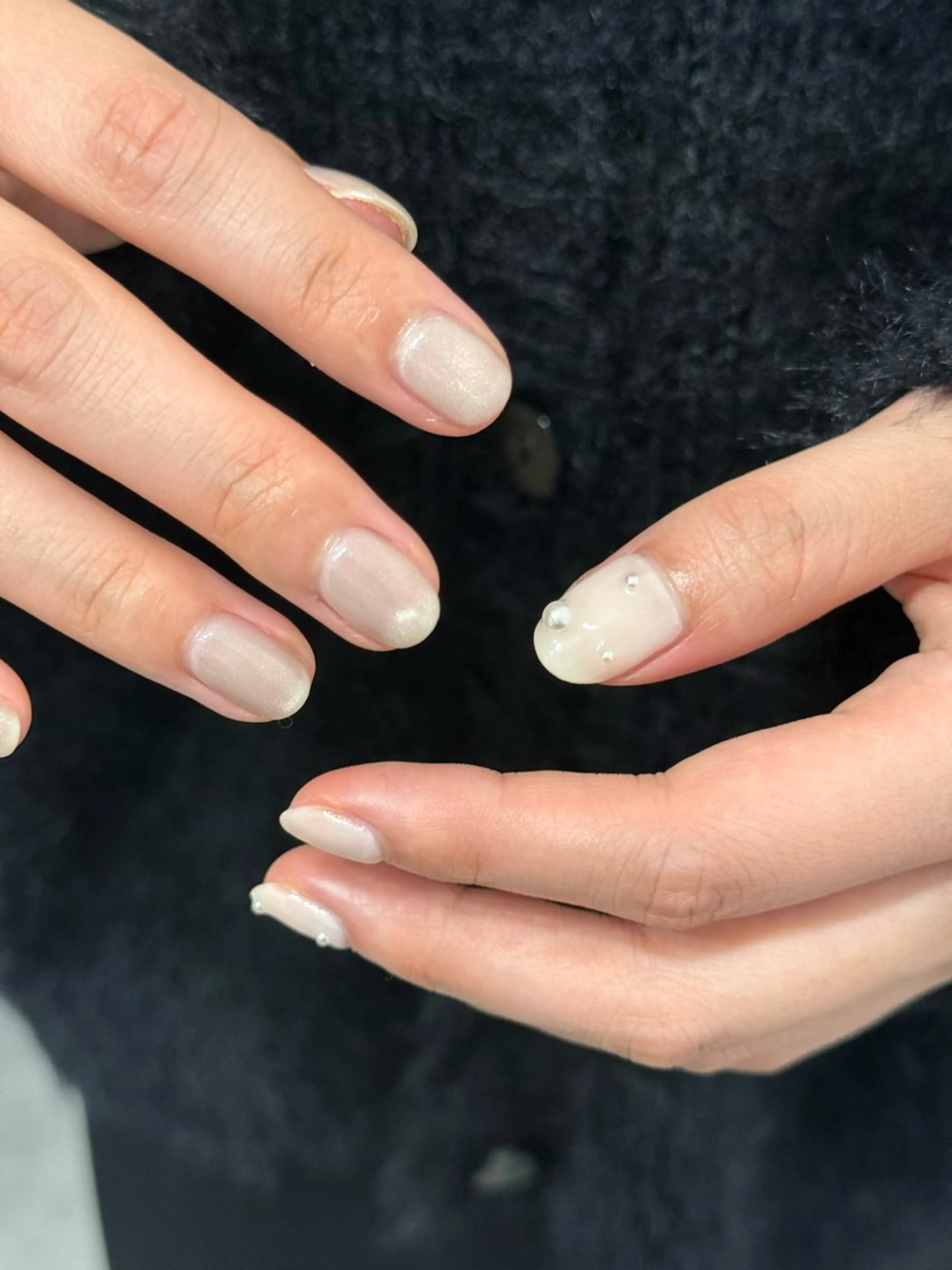 ネイル アートネイル ホワイト ハンドネイル フットネイル kiii.__ ✴︎*のネイルデザイン