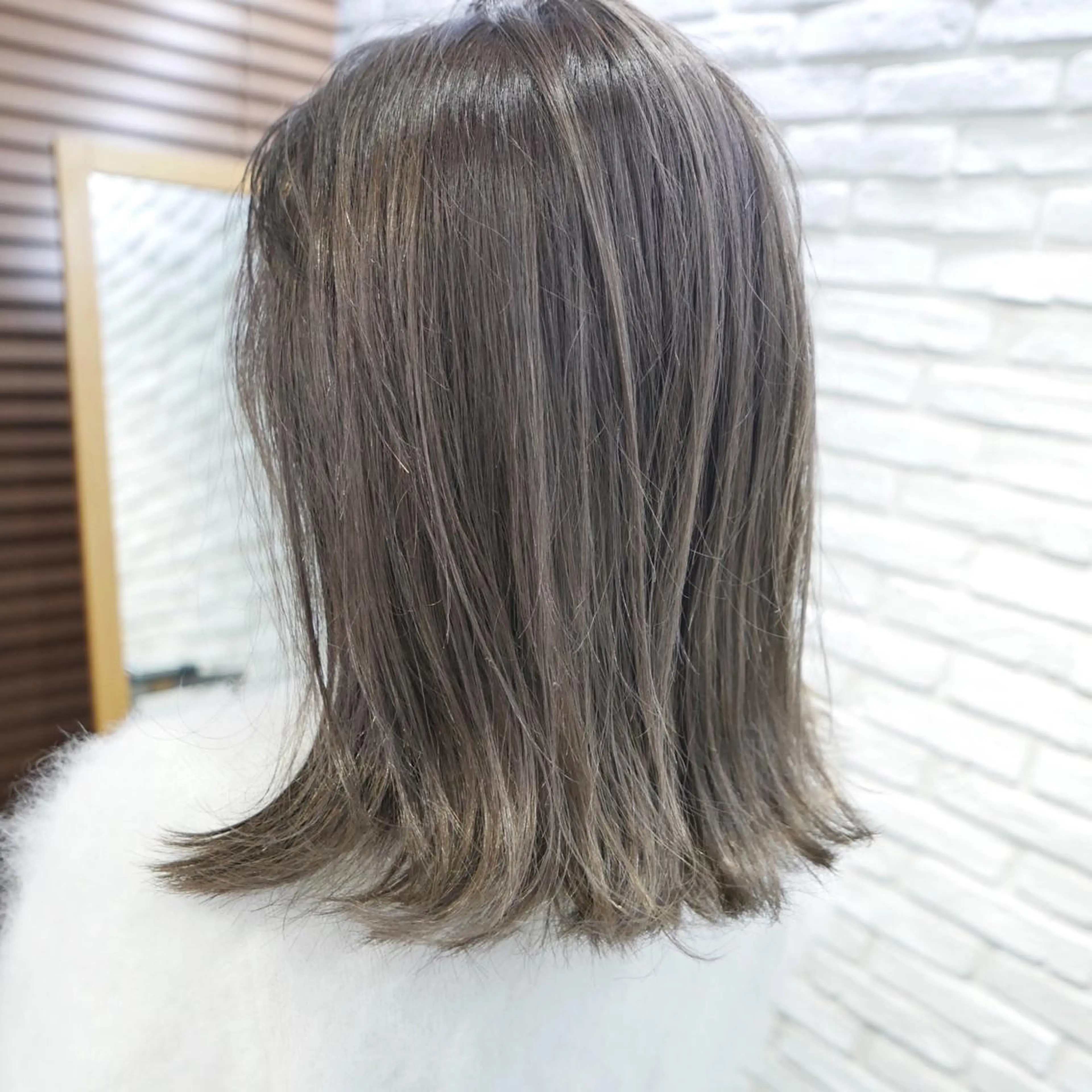 ミディアム カラー レイヤー べージュ 白石研太のヘアスタイル