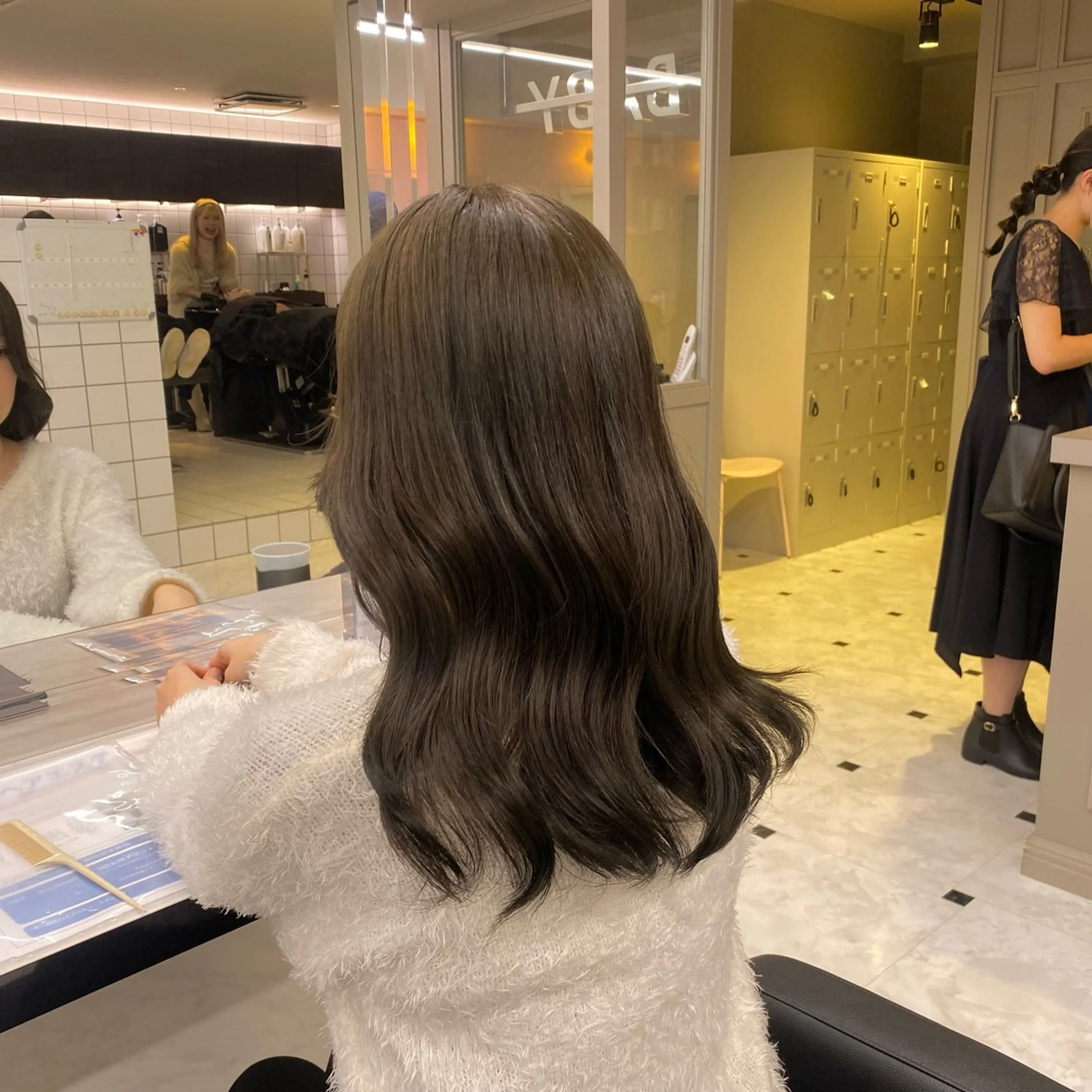 ロング カラー ヘアカラー トリートメント ヘッドスパ ヘアセット 透明感ベージュカラー 🪞上野🪞AIのヘアスタイル