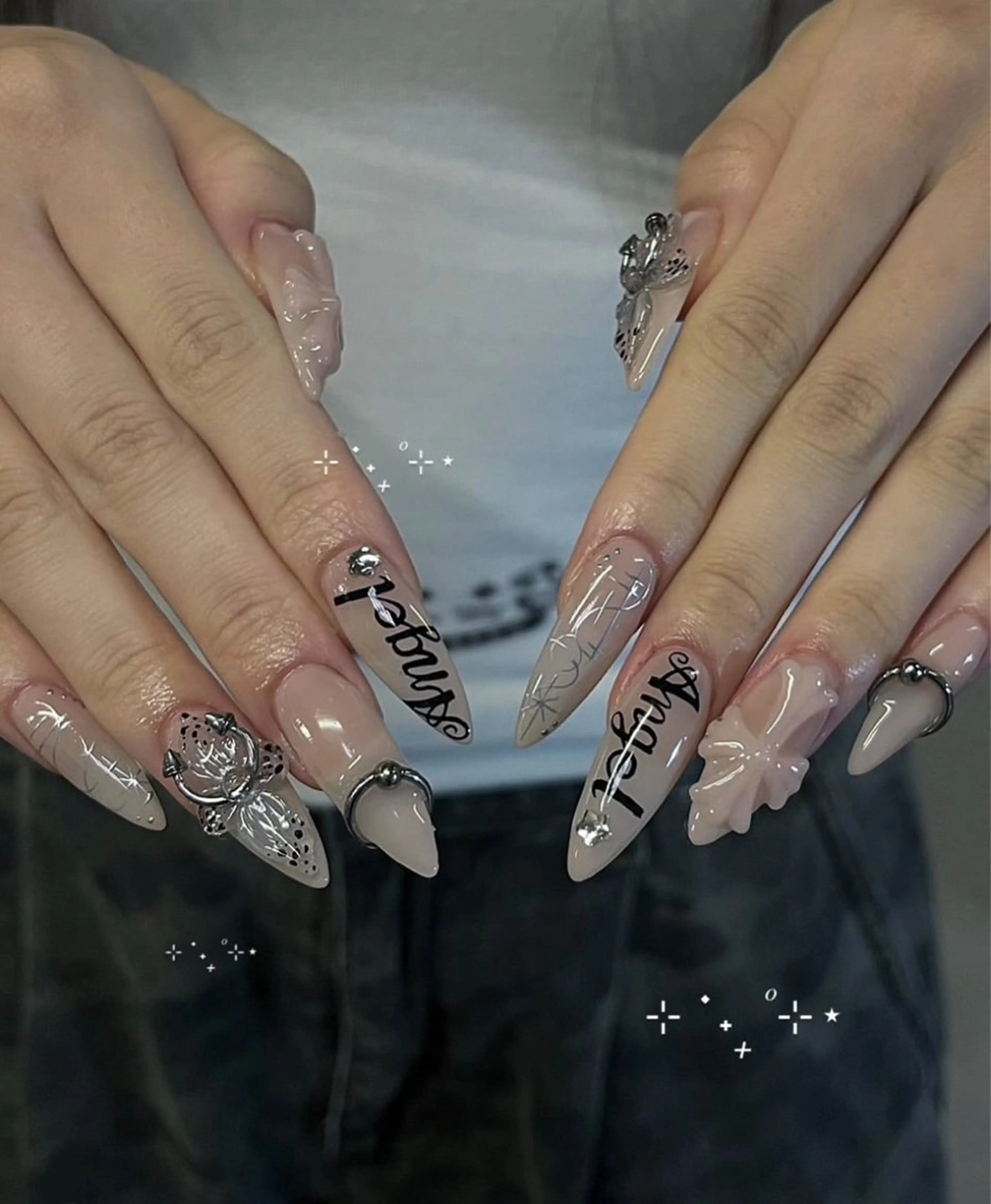 ネイル フレンチネイル グラデーション 韓国ネイル マグネットネイル シンプルネイル ハンドネイル CoMo Nail Studio所属・CoMo Nailのネイルデザイン