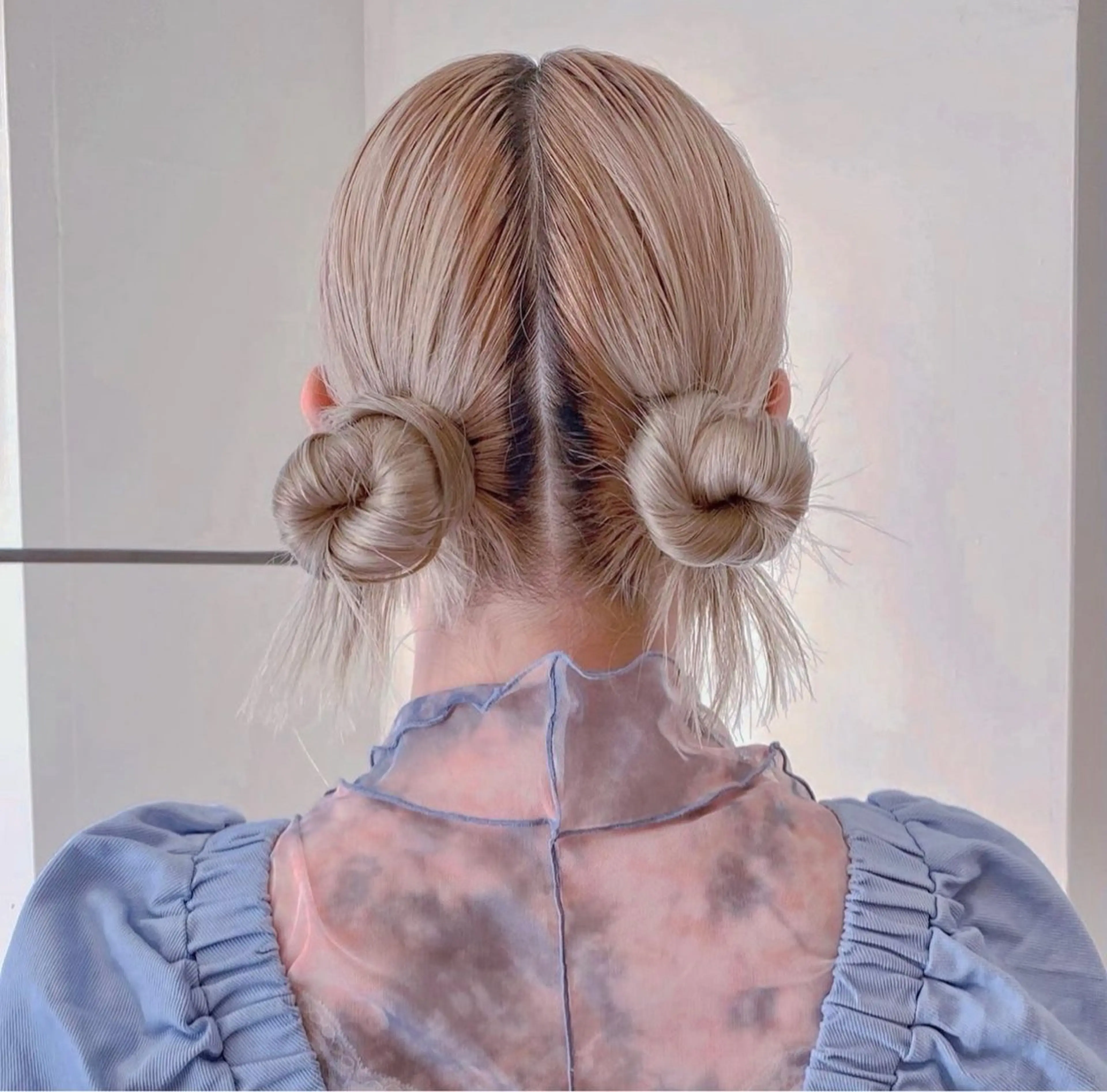 ロング ヘアアレンジ お団子ヘア デザインカラー/中性 ウルフ/mitsuのヘアスタイル