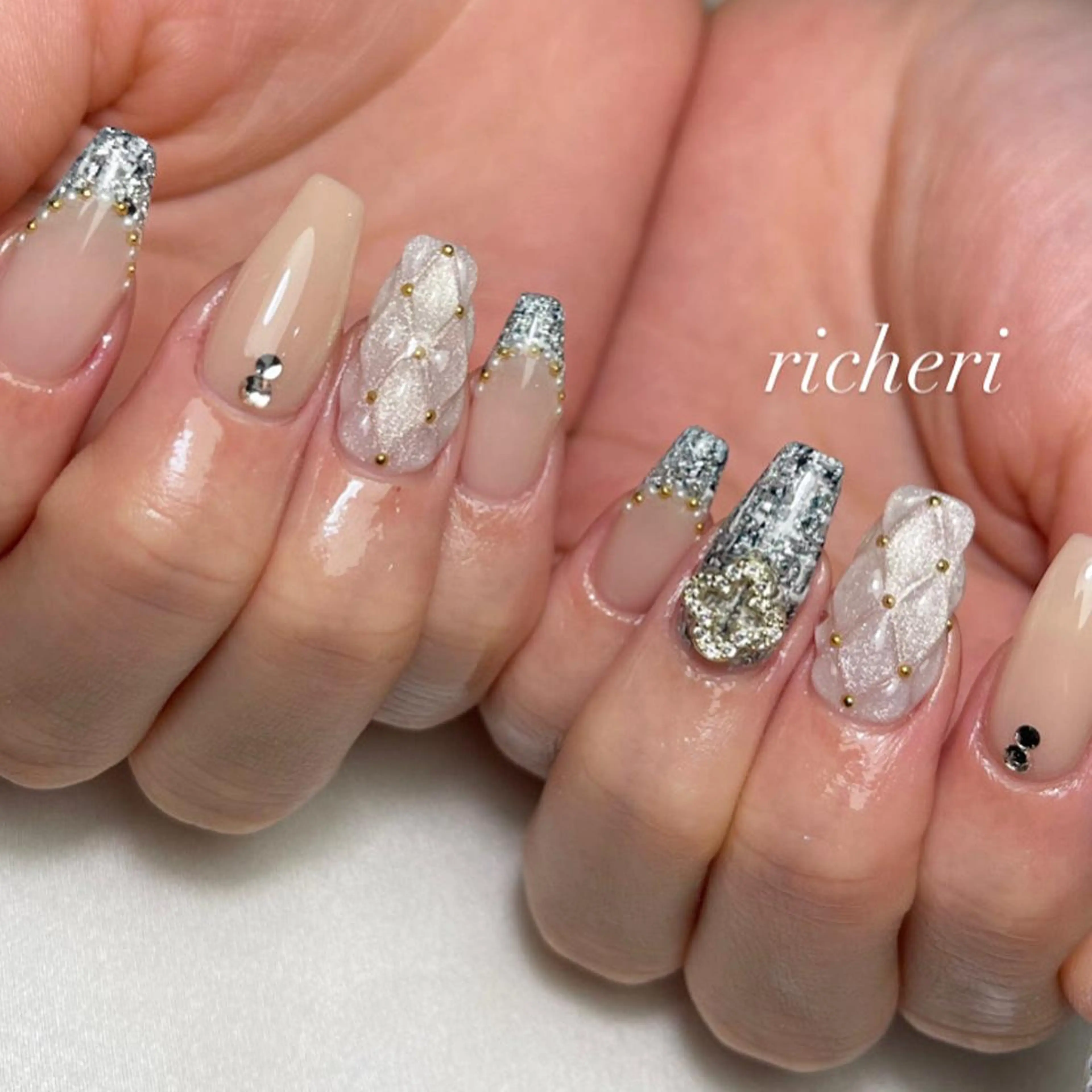 ミディアム ネイル ハンドネイル richeri beautyのエステ・リラクイメージ