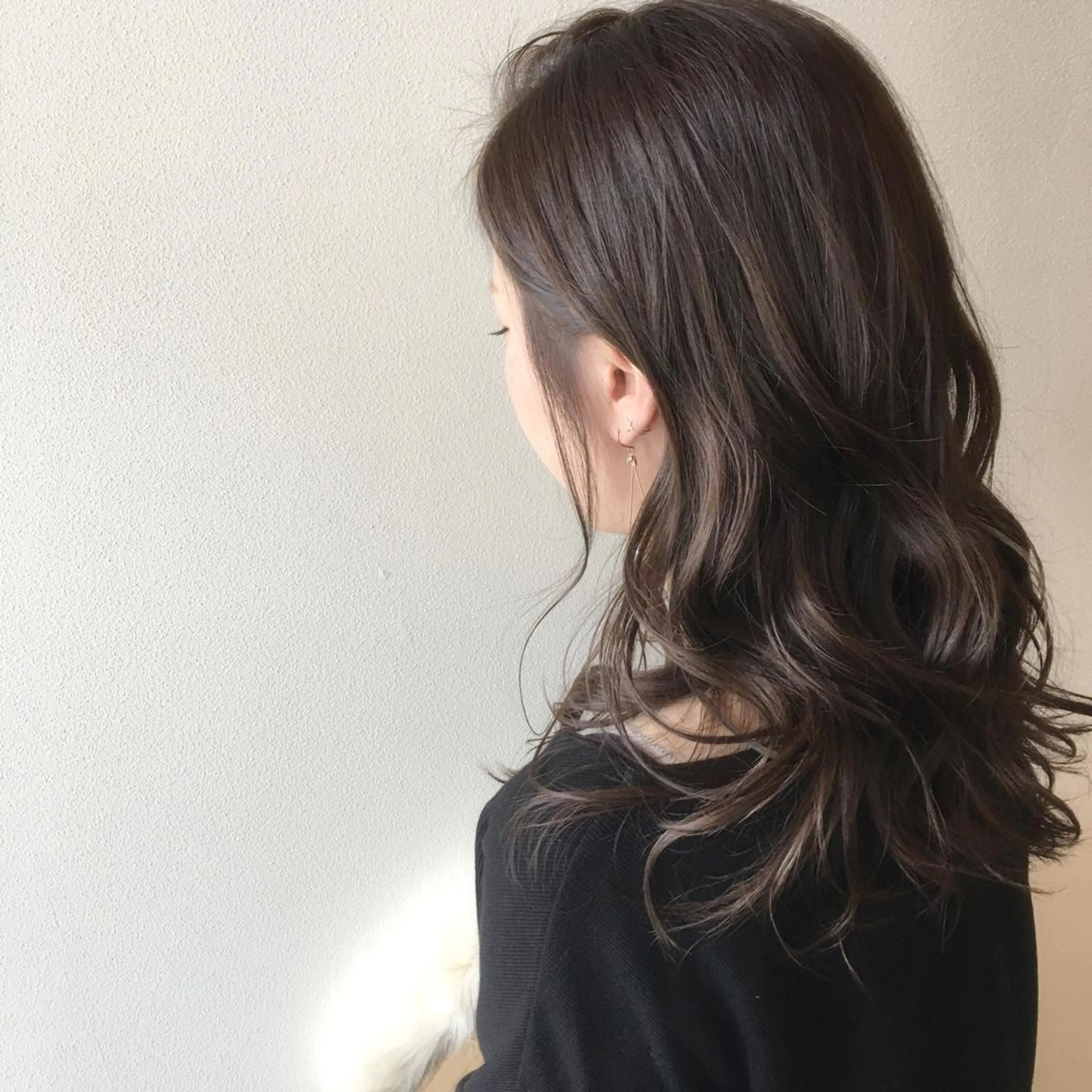 ロング カラー ダークグレー ダークグレージュ グレージュ カット ヘアカラー トリートメント Tiger  Lily所属・江藤 星史のヘアスタイル