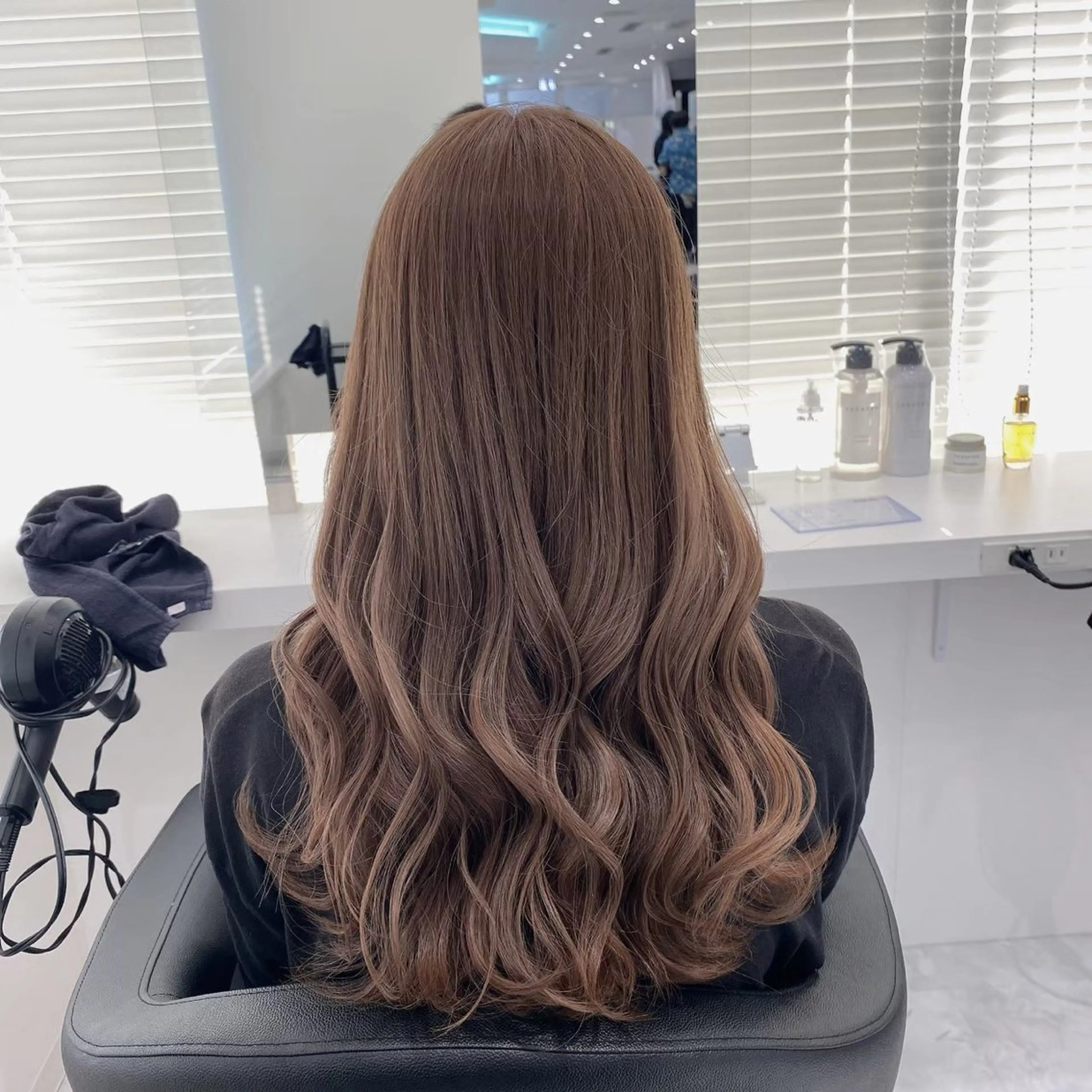 セミロング カラー ヘアアレンジ ブリーチ 透明感カラー 髪質改善 似合わせカット 🫧艶感  ハイトー ン／ブリーチ🫧のヘアスタイル