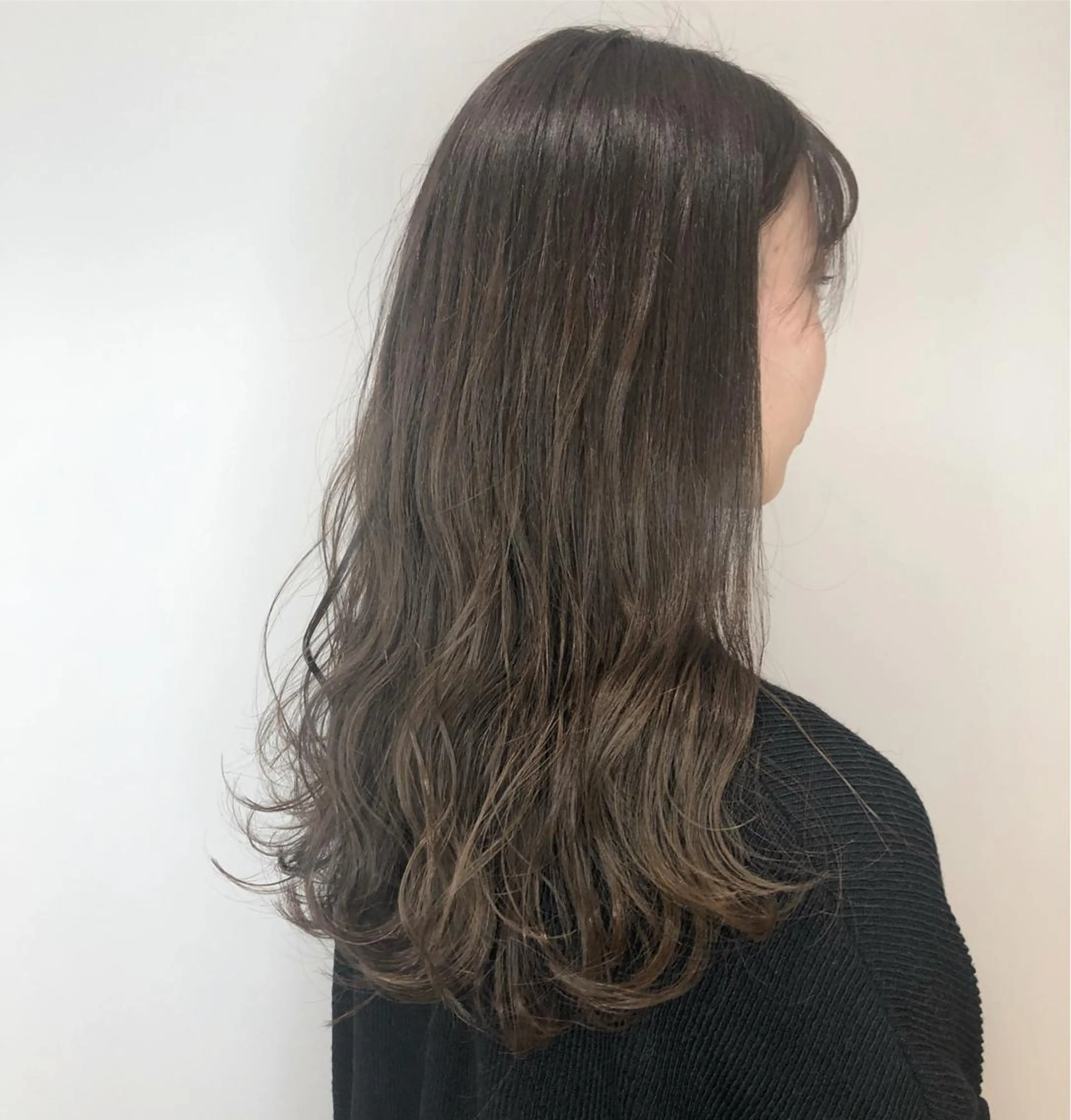 ロング カラー ブリーチ グレージュ ブリーチなしカラー sano sayakaのヘアスタイル