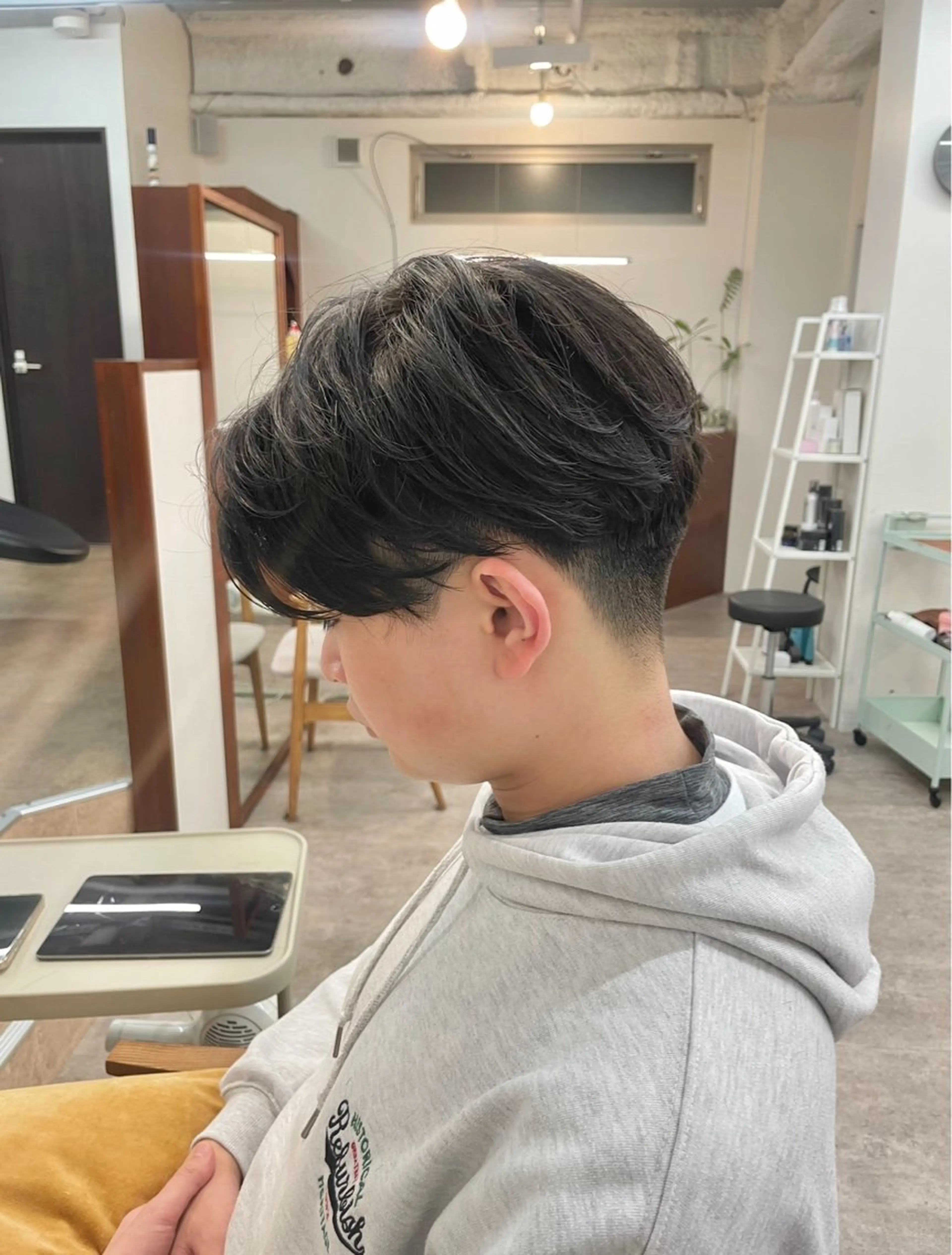 メンズ センターパート メンズパーマ hana ・メンズ特化のヘアスタイル