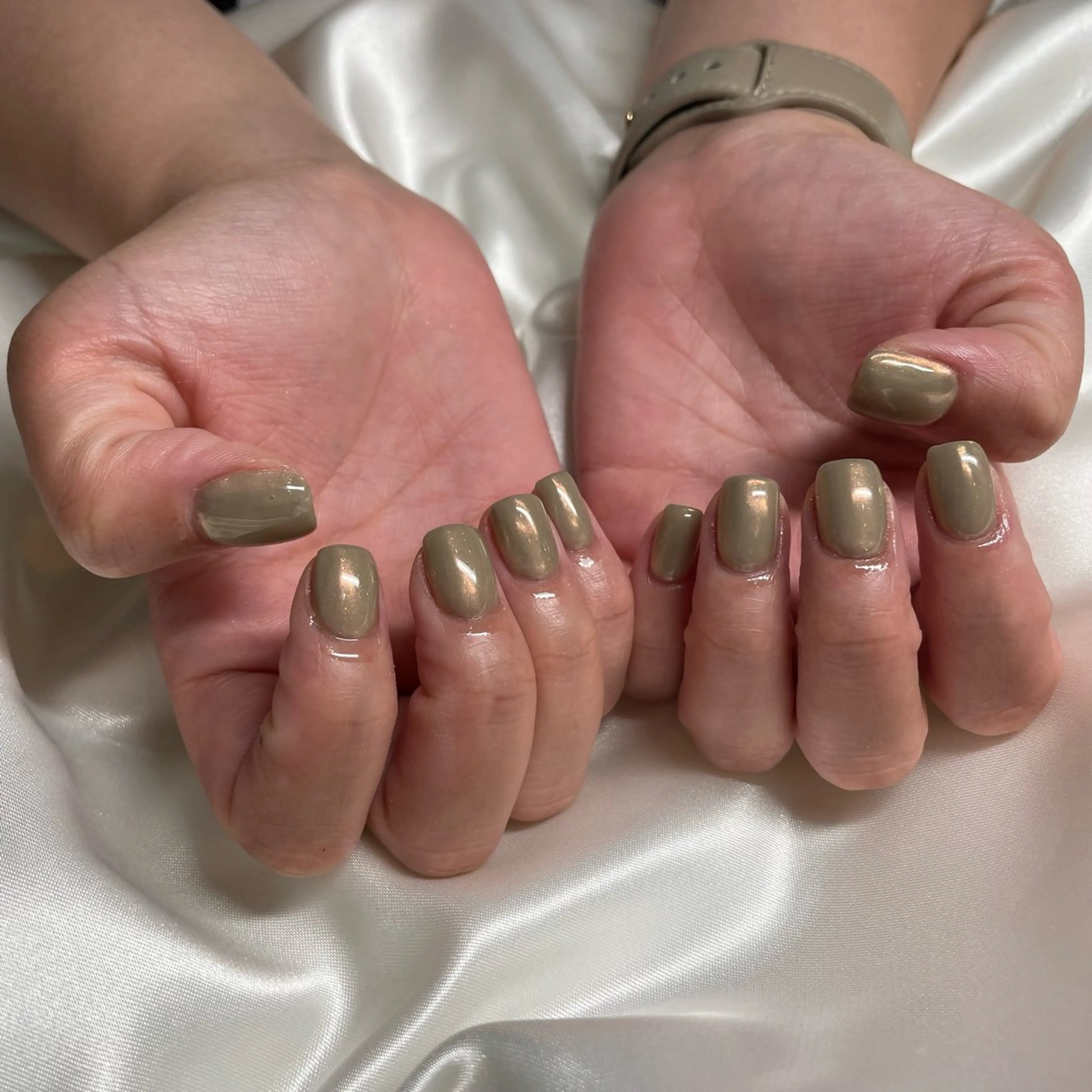 ネイル ゴールド ミラーネイル ワンカラーネイル Rommy suiのネイルデザイン