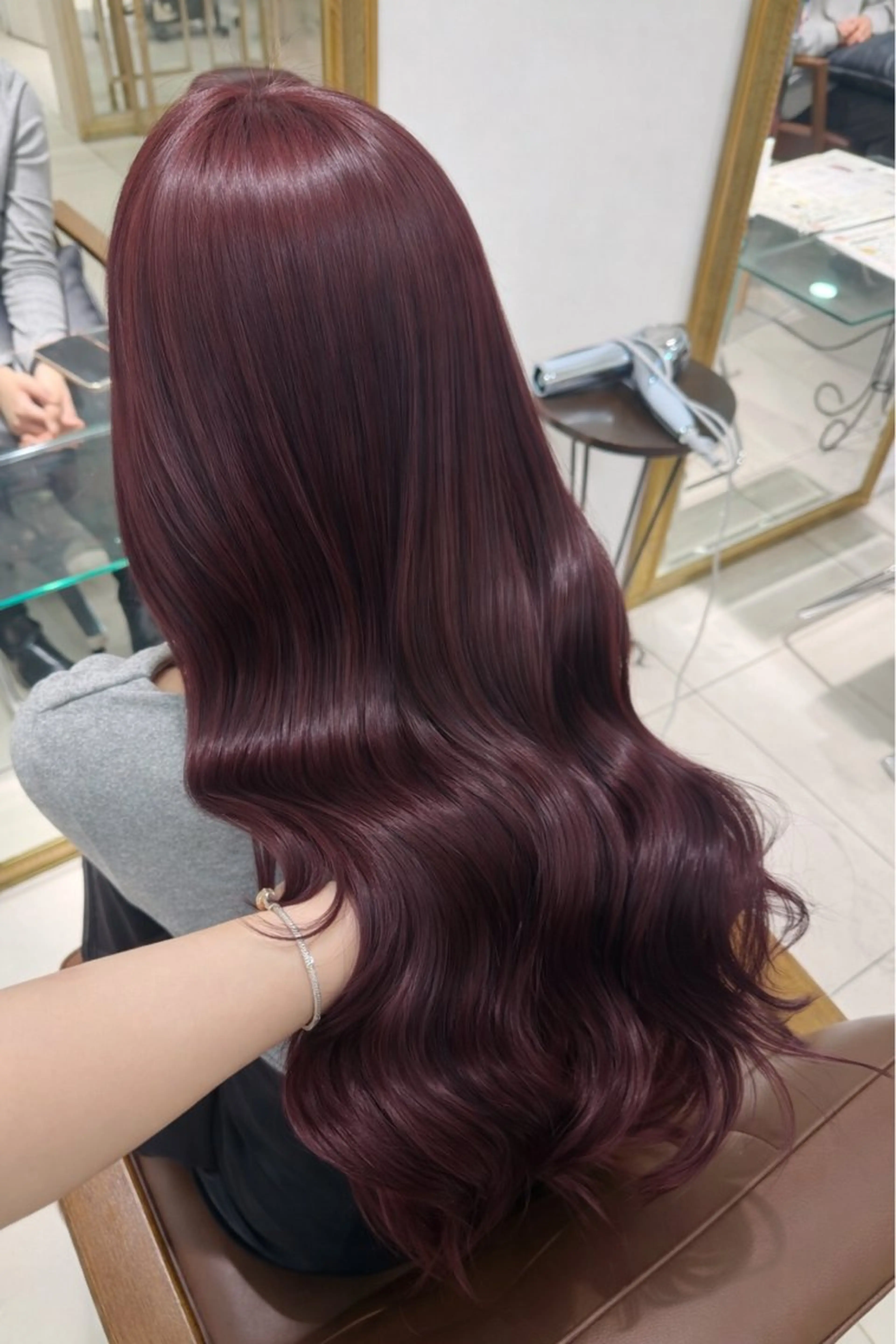 ロング カラー レッドカラー ヘアカラー トリートメント 髪質改善カラー🤍 Nanakoのヘアスタイル