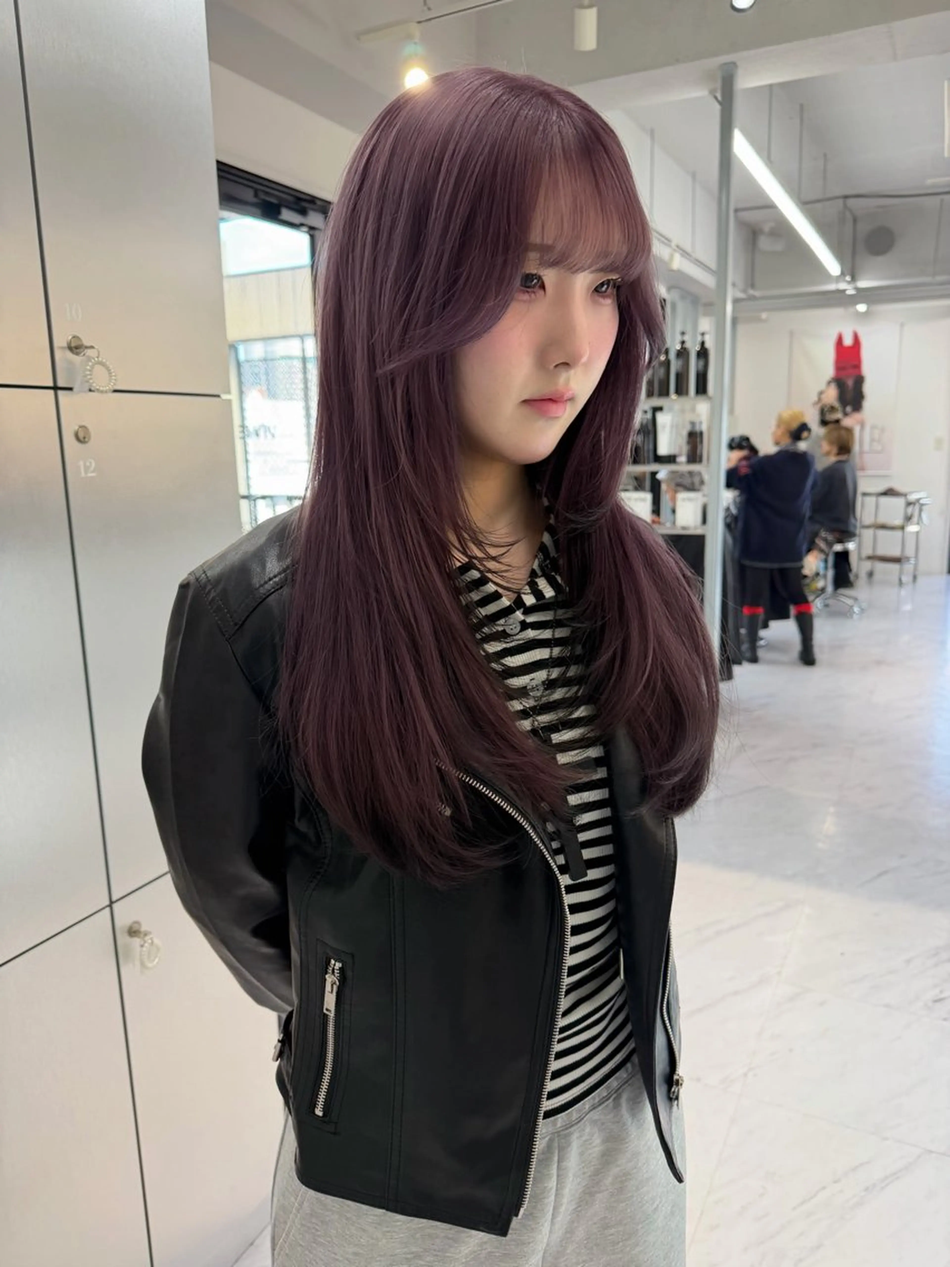 ロング カラー ベージュカラー ブリーチ ケアブリーチ ディープラベンダー デザインカラー ヘアカラー トリートメント TATSUブリーチ/ ミルクティーベージュのヘアスタイル