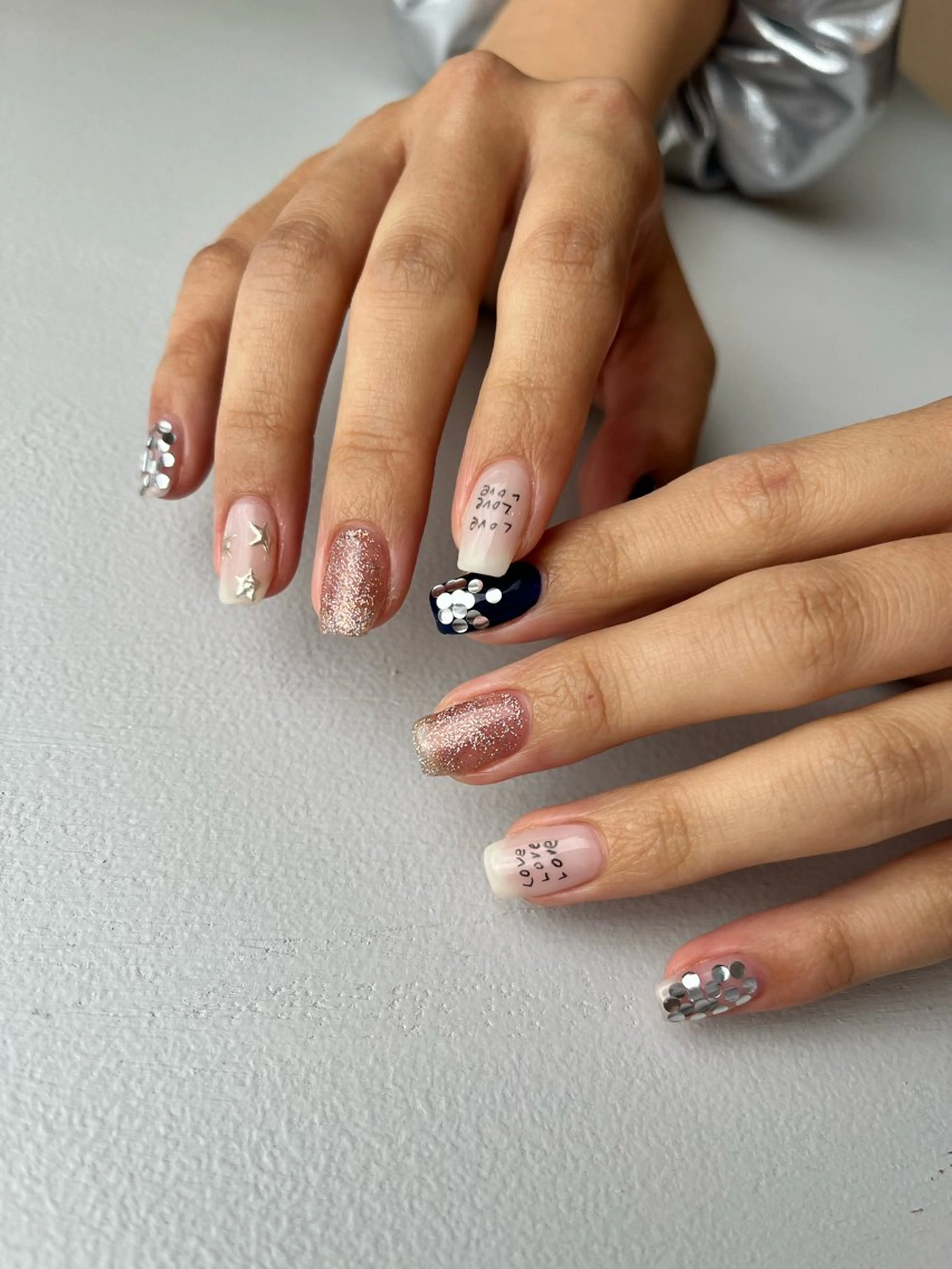 ネイル ホログラムネイル KARIN LANDHAKATAのネイルデザイン