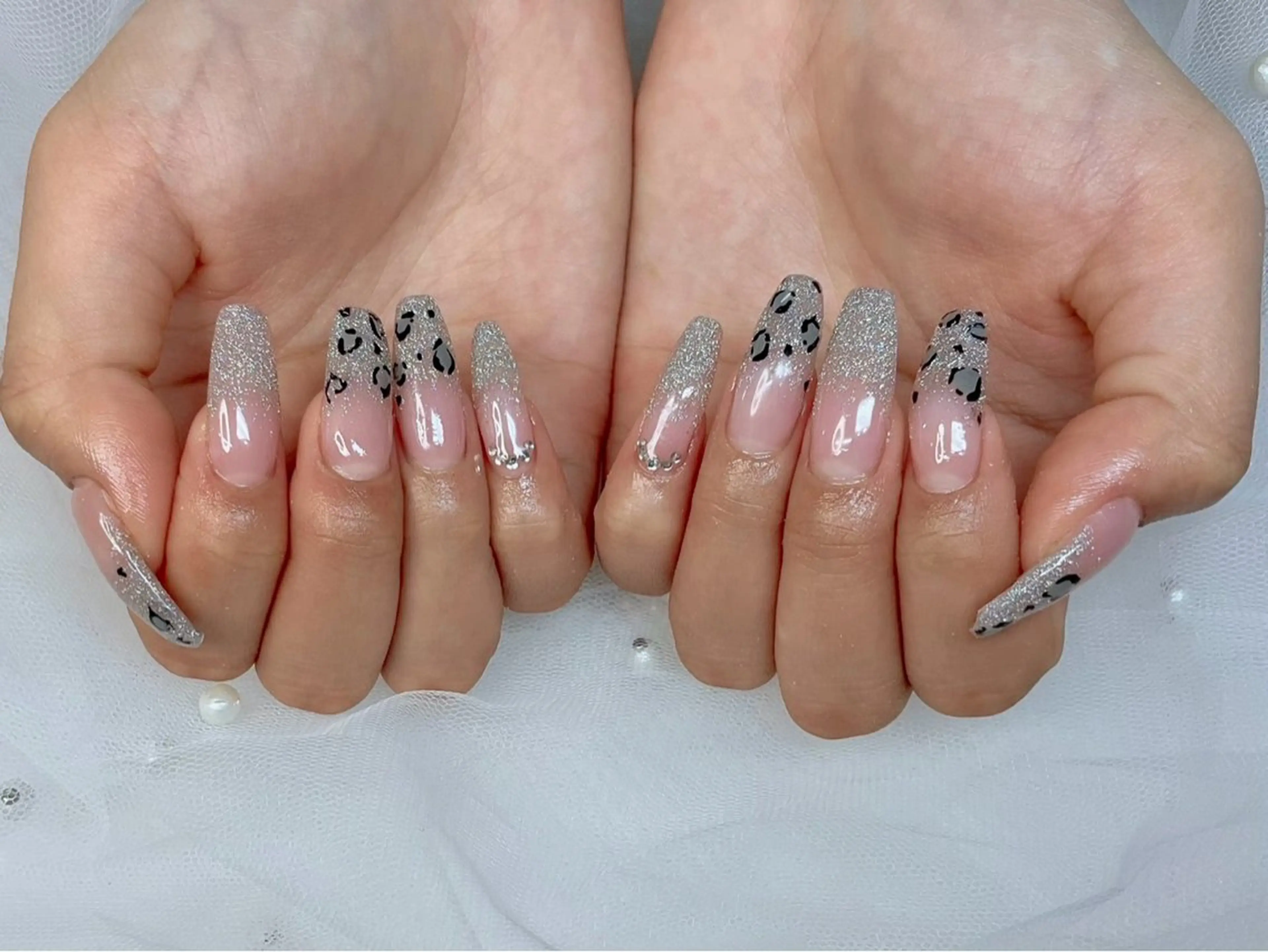 ネイル グラデーション シルバー ハンドネイル ハンドケア 心斎橋Salon Epokkuのネイルデザイン