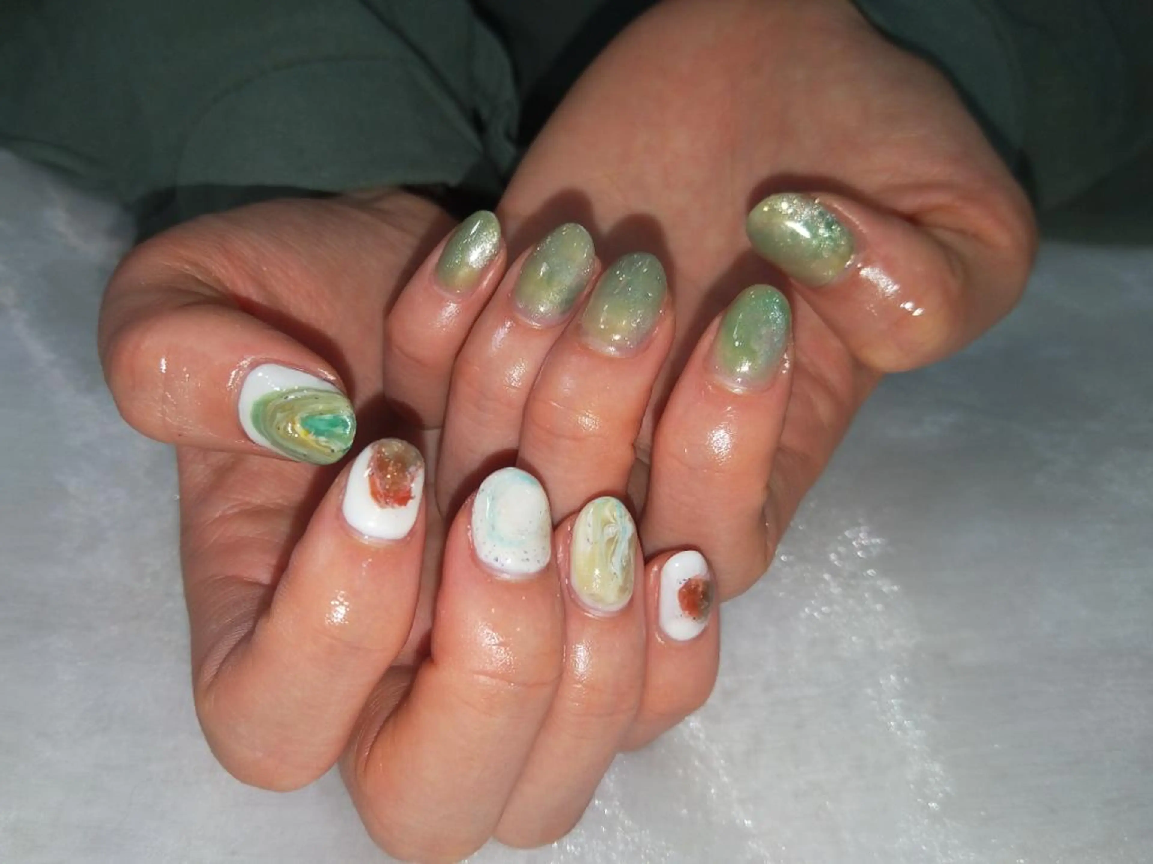 ネイル R'well所属・はばすみれ🎀ﾈｲﾙ 光ﾌｪｲｼｬﾙ ﾍｱのネイルデザイン