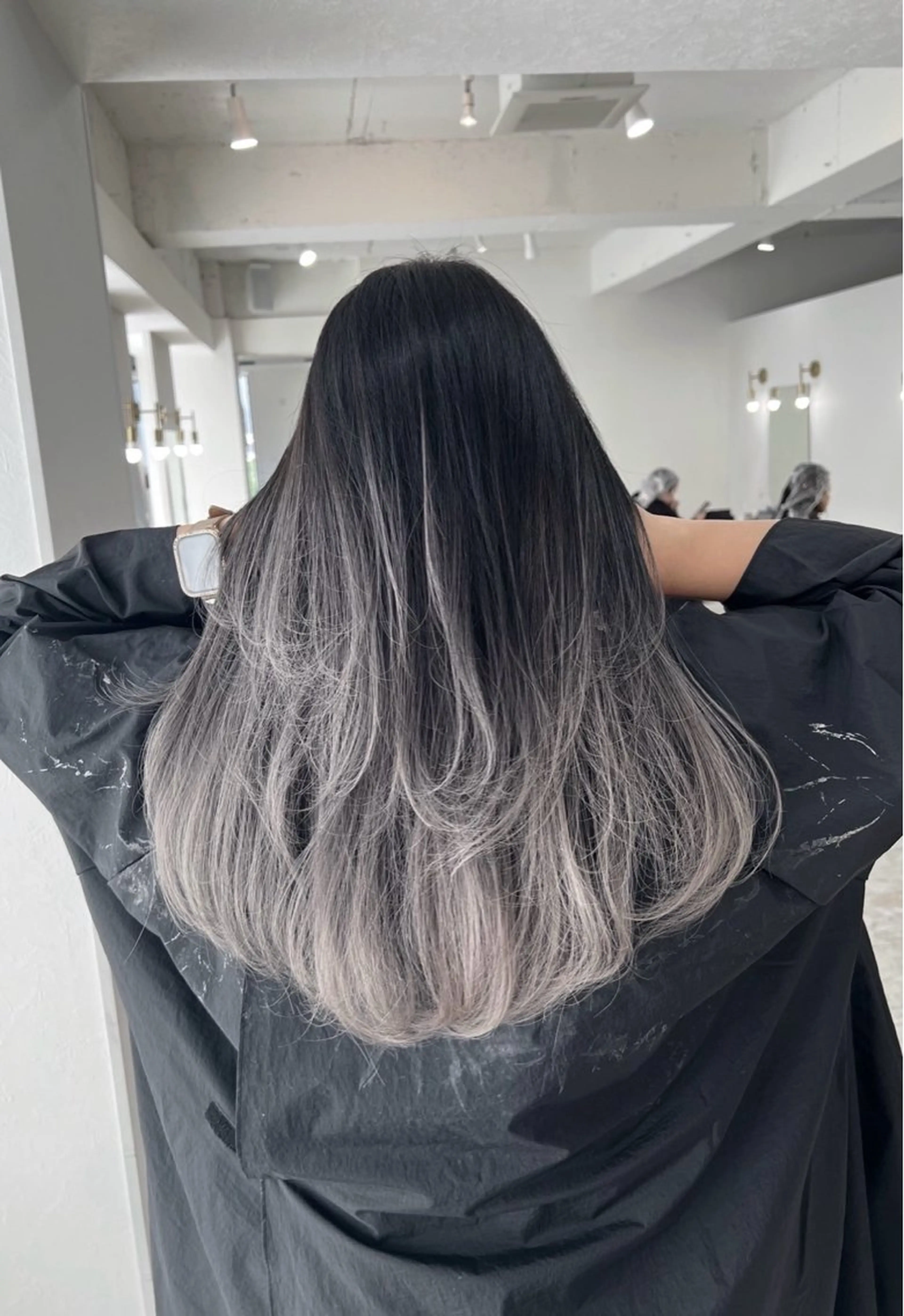 ロング カラー バレイヤージュ シルバー ホワイトシルバー レイヤーカット ヘアカラー トリートメント ROBIN所属・指名数No.1 /NAOYAのヘアスタイル