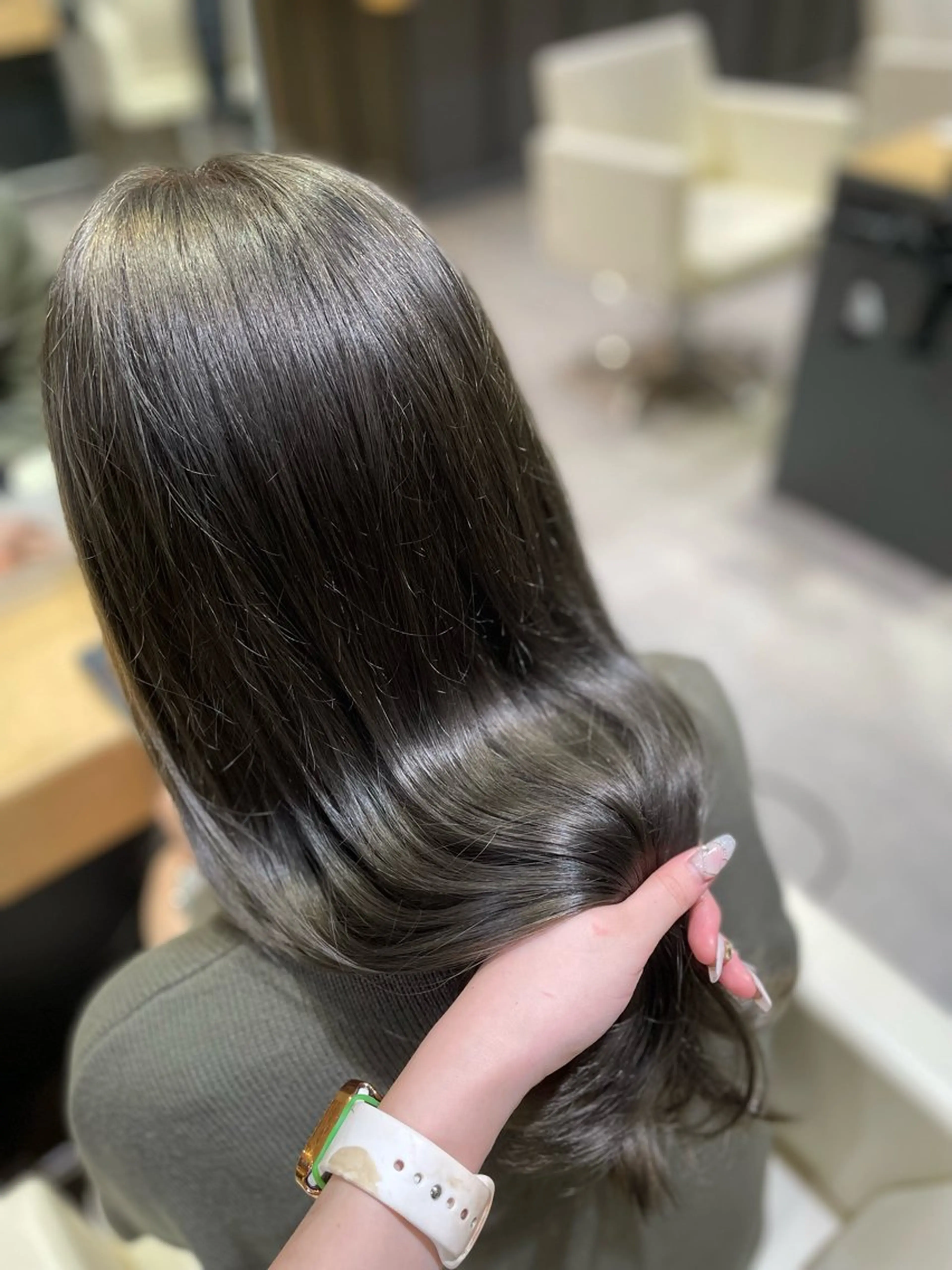 セミロング カラー ブリーチ 透明感カラー グレージュ yurika 🎀のヘアスタイル