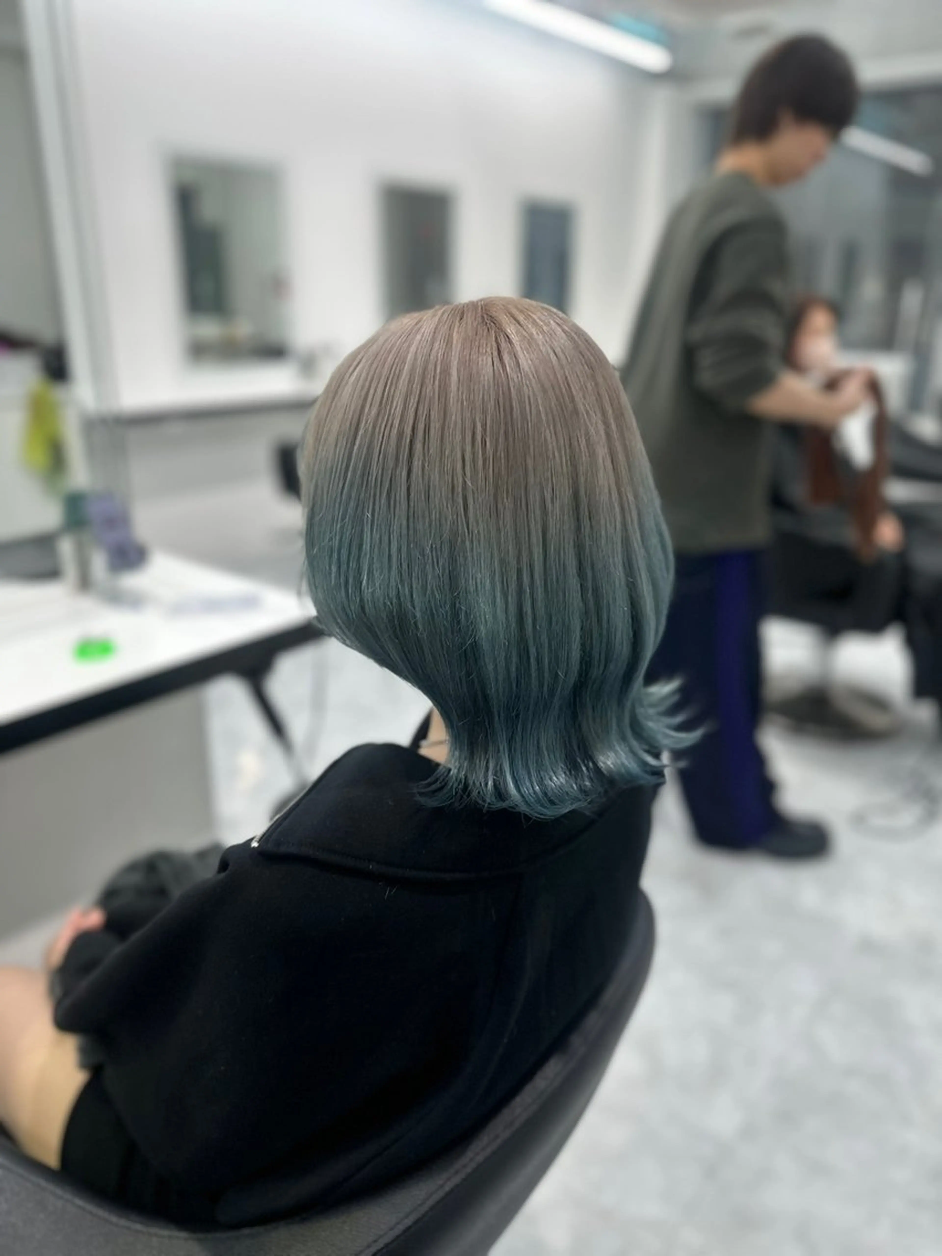 ミディアム カラー ヘアカラー ヘッドスパ 🫧ハイトーン🫧 ベージュ🫧徹哉のヘアスタイル