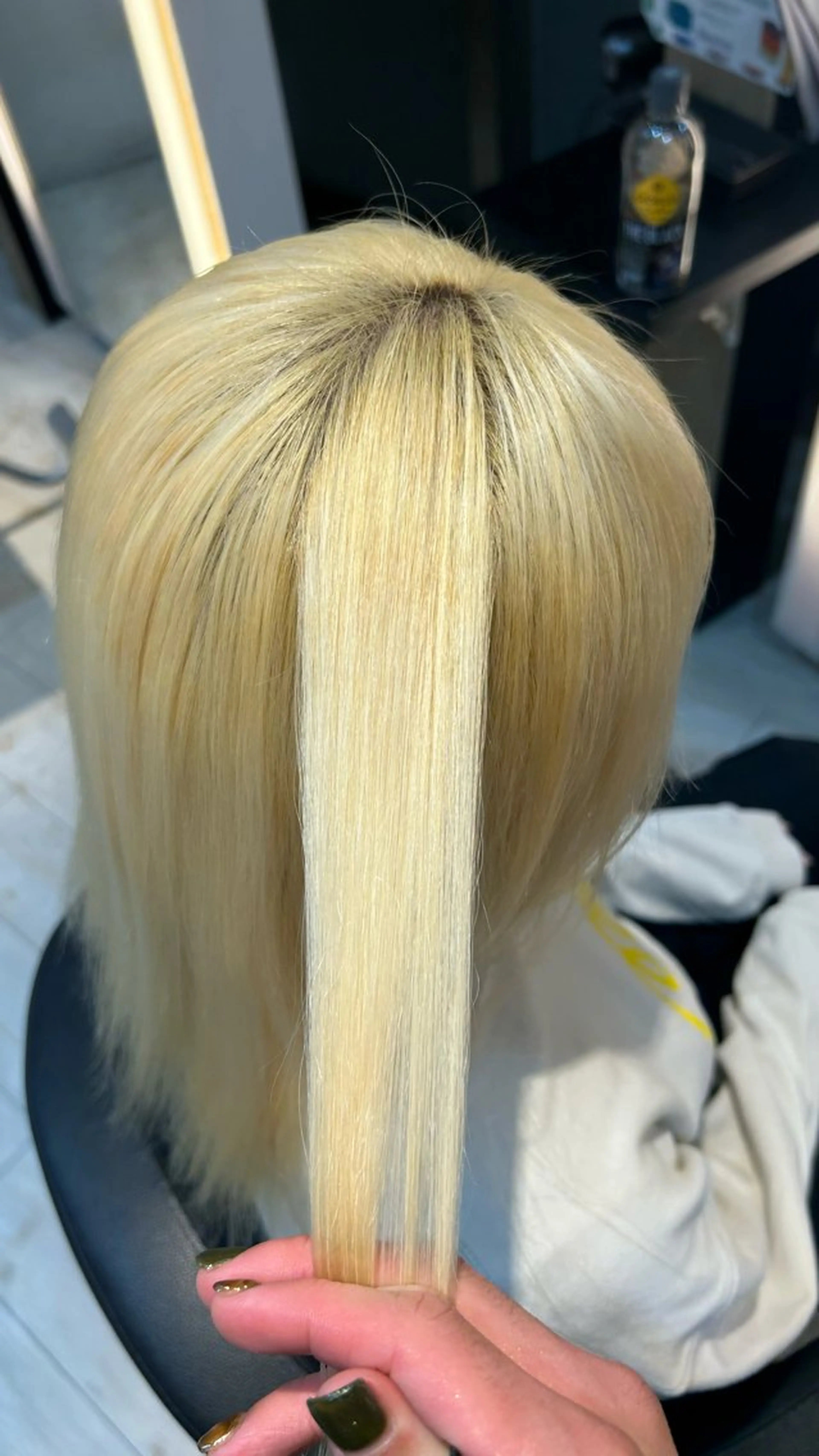 ミディアム カラー ブリーチ 抜きっぱなしブロンド ブロンド ヘアカラー トリートメント 有働由良／ハイトーン ／韓国メンズヘアのヘアスタイル