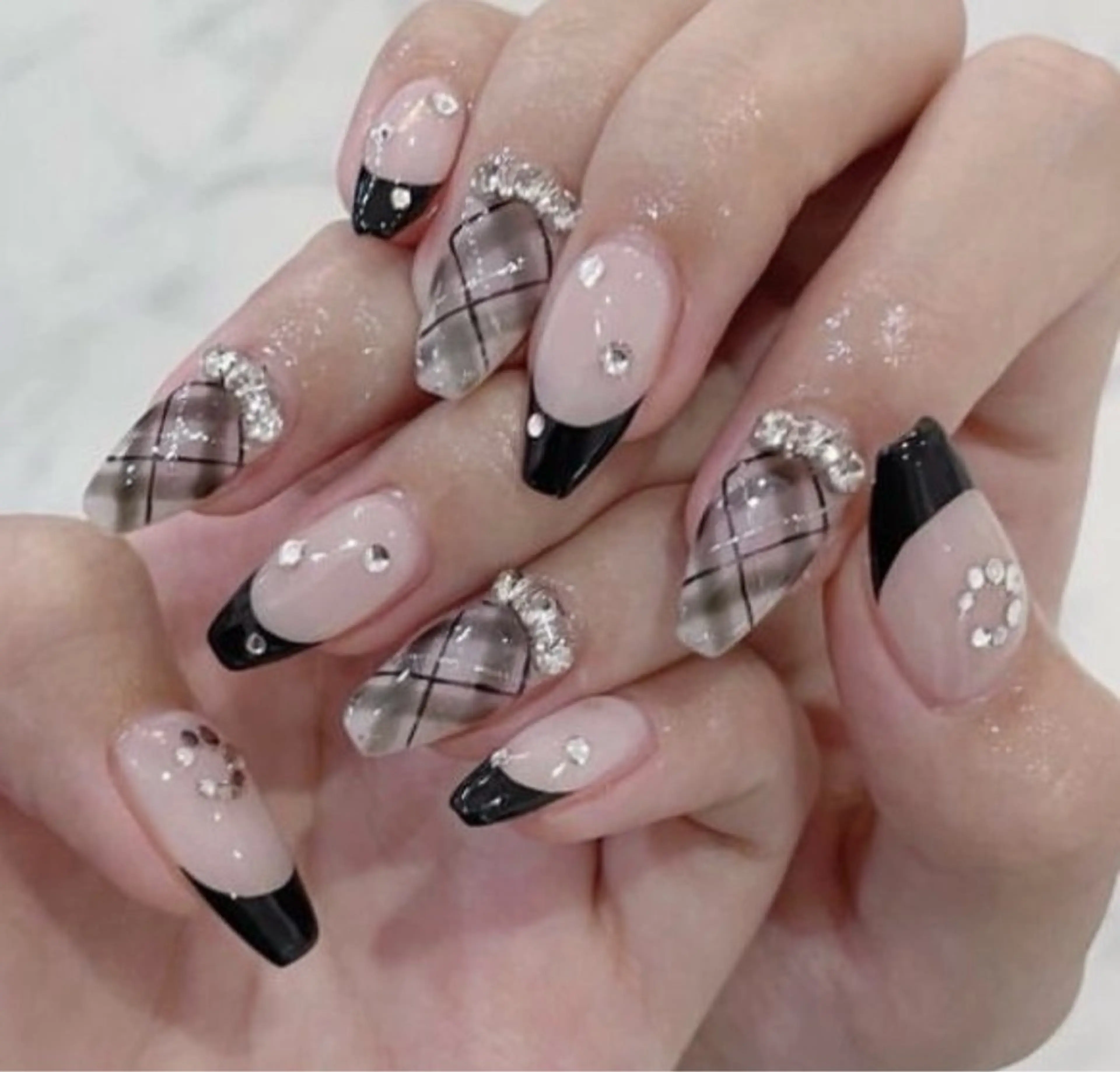 ネイル アートネイル 長さ出し ジェルネイル マグネットネイル ニュアンスネイル なな_ CloudyChanのネイルデザイン