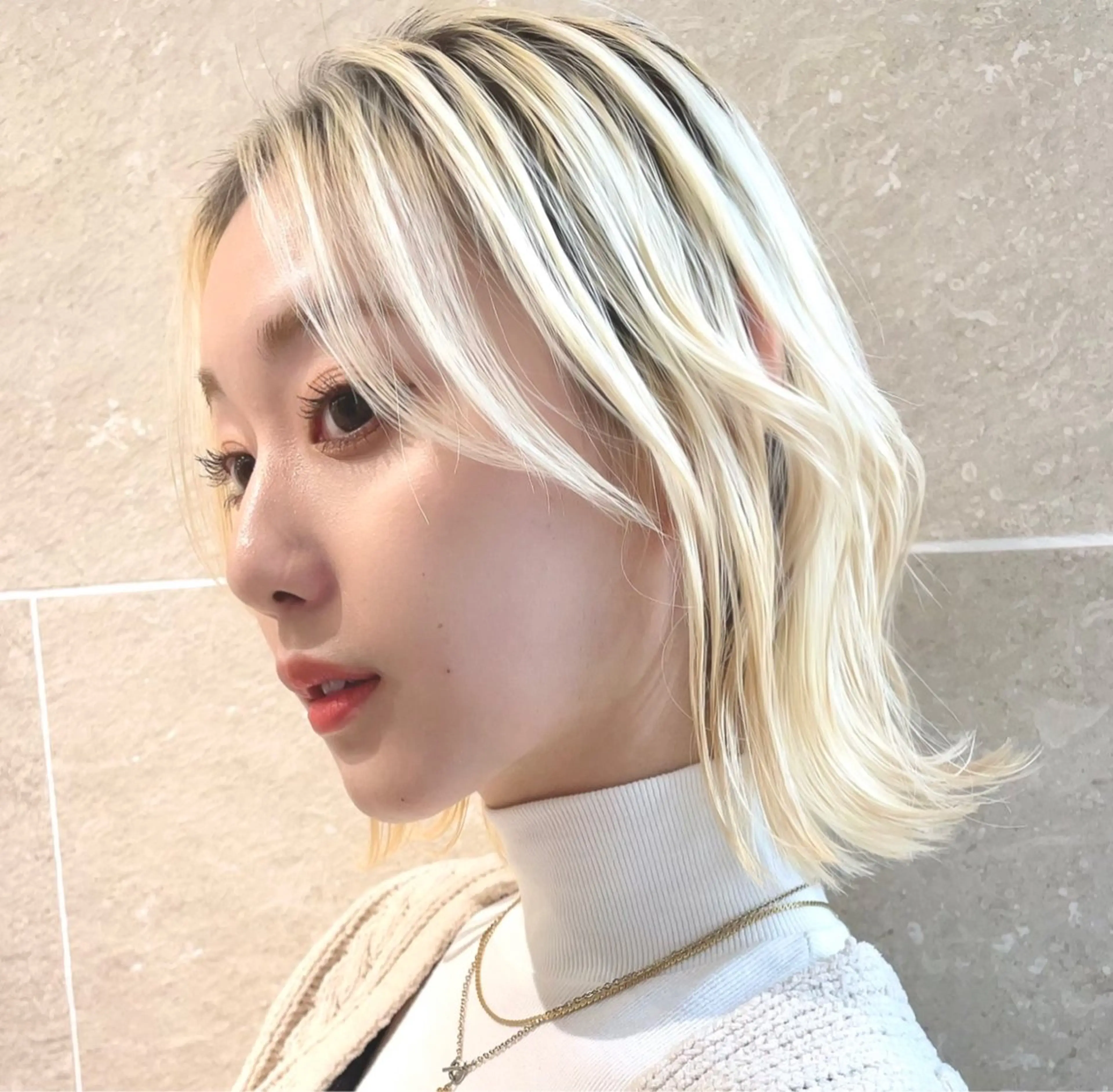 ショート カラー 抜きっぱなしブロンド ハイトーンカラー ボブ くびれヘア ボブ/ショート/ 池袋/あつしのヘアスタイル