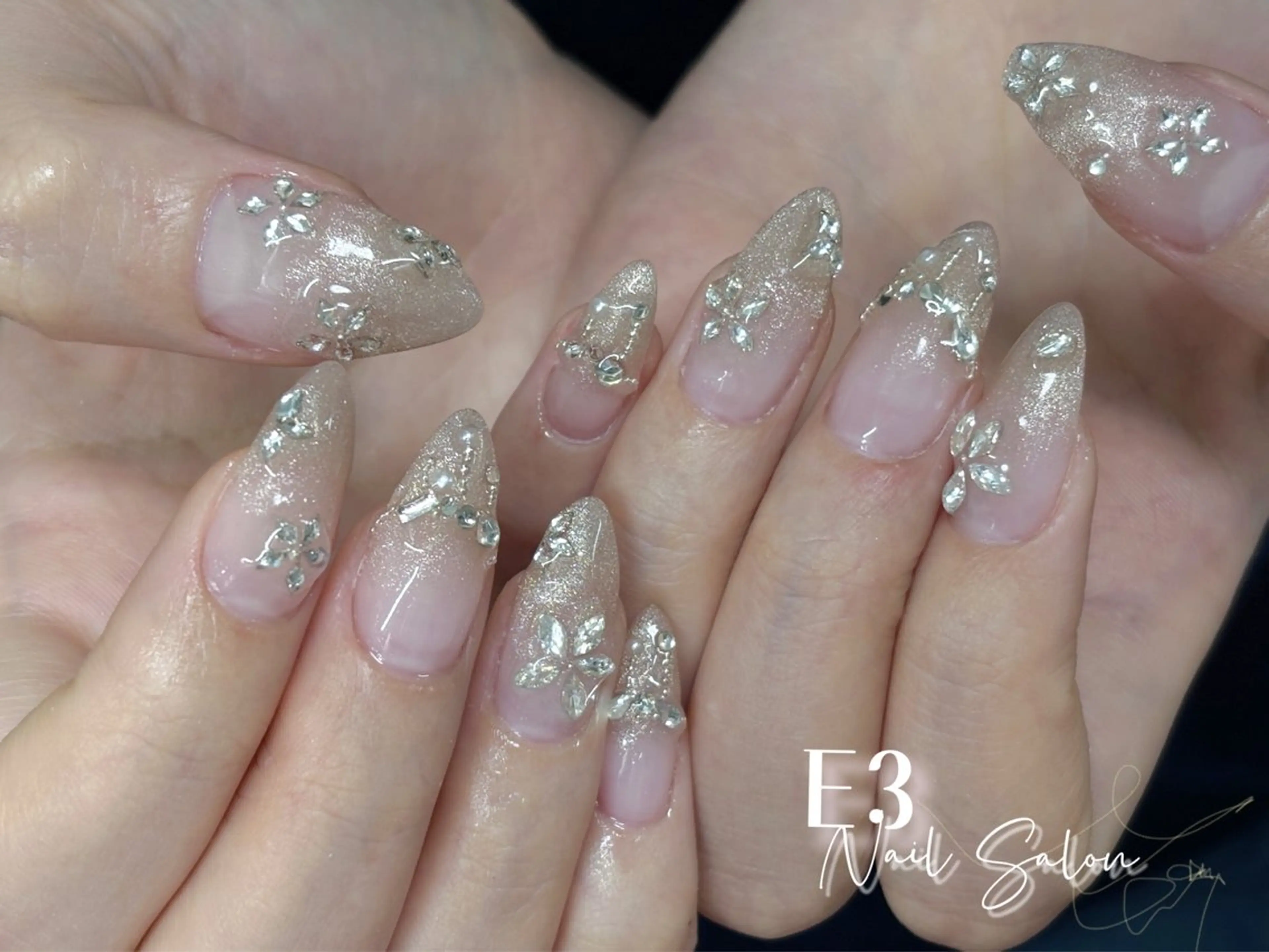 ネイル フレンチネイル ジェルネイル ガラスフレンチ グラデーション キラキラネイル ハンドネイル E3 Nail Salonのネイルデザイン