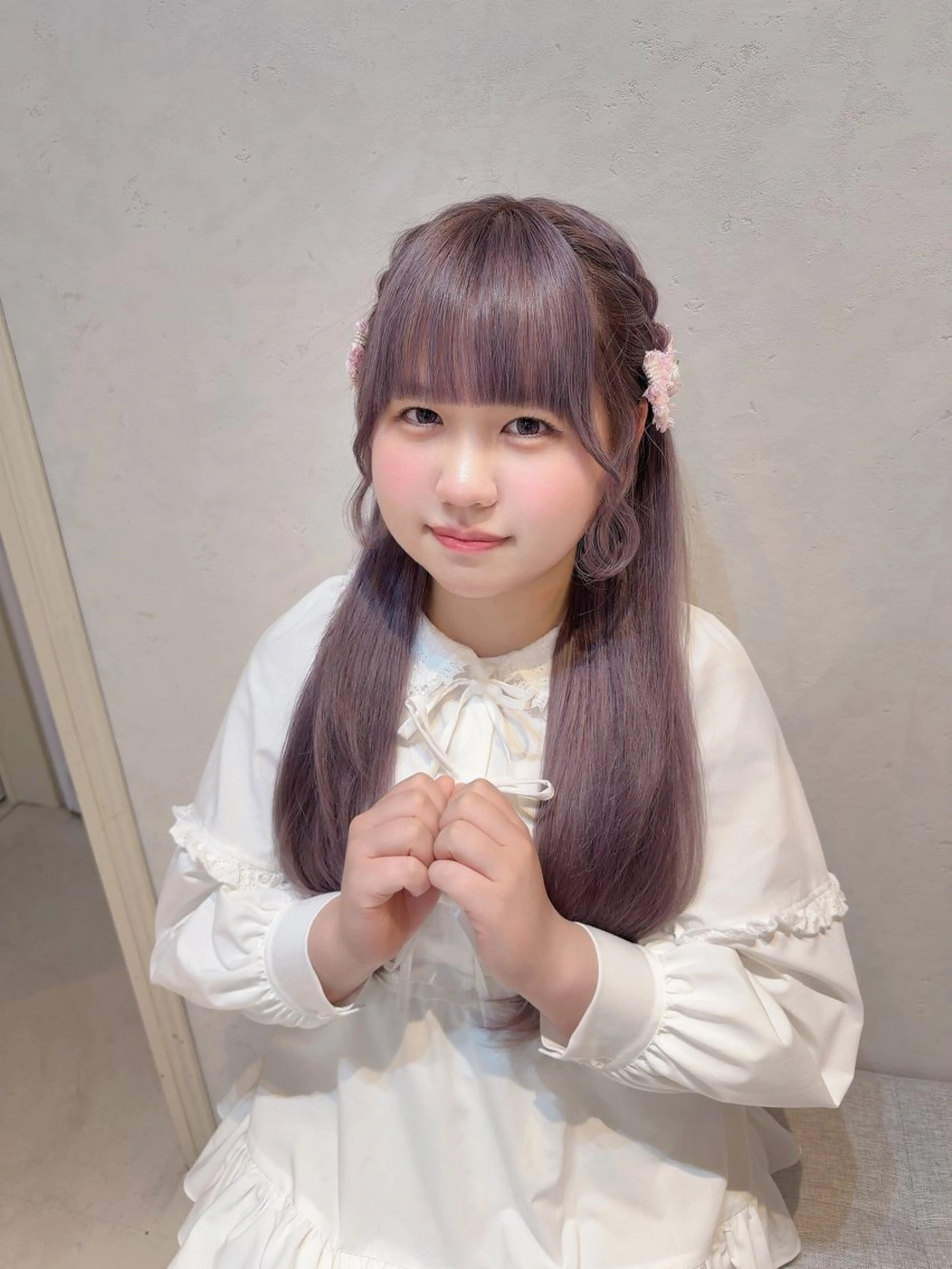 ロング カラー グレージュ ラベンダーカラー ラベンダーグレージュ ラベンダーグレー ヘアカラー ハイトーン/アレンジ かなで⊹ ࣪ ˖⟡のヘアスタイル