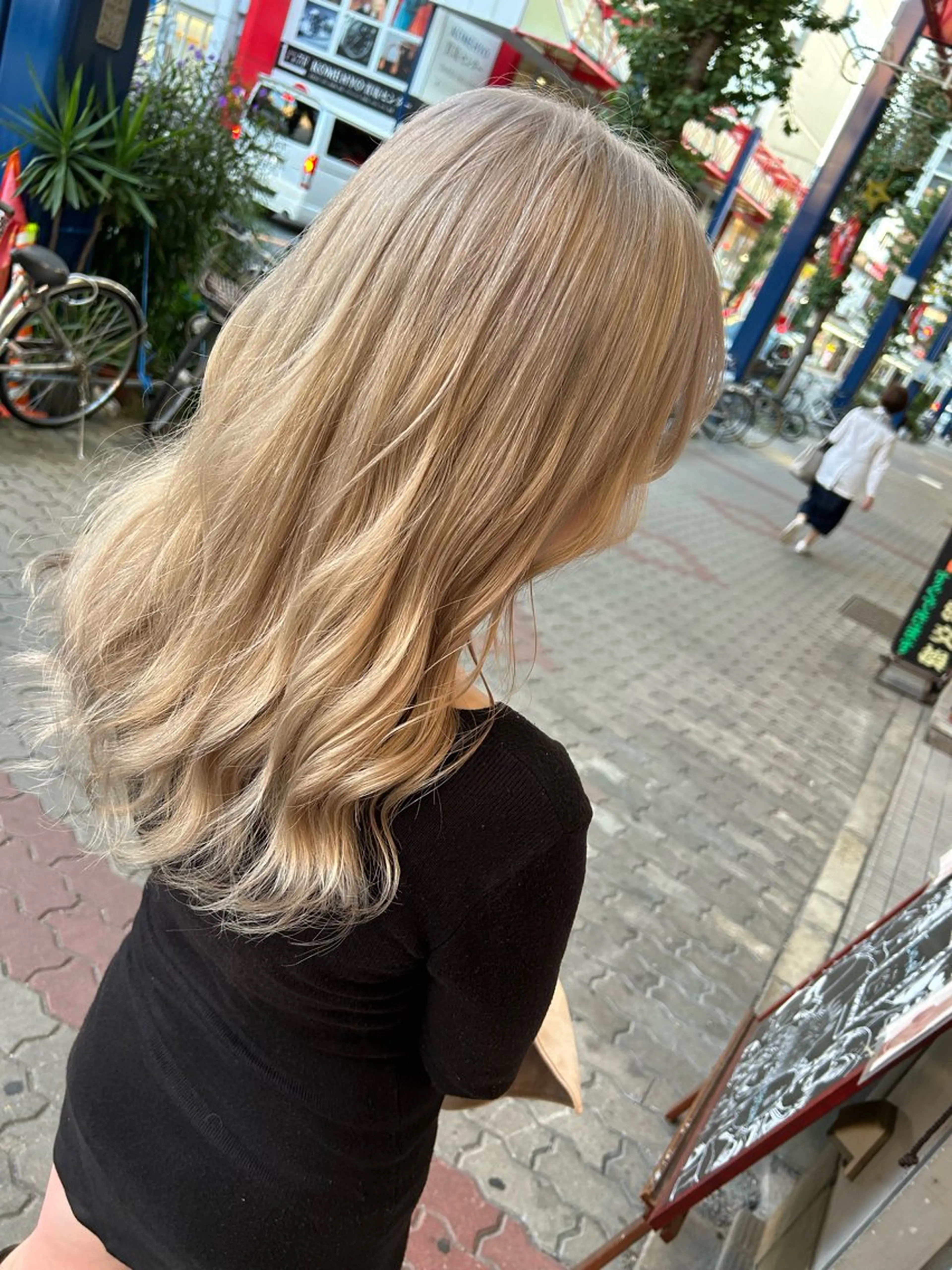 ロング カラー ヘアアレンジ ベージュカラー ホワイトベージュ 今村公介 ブリーチ特化、派手髪のヘアスタイル