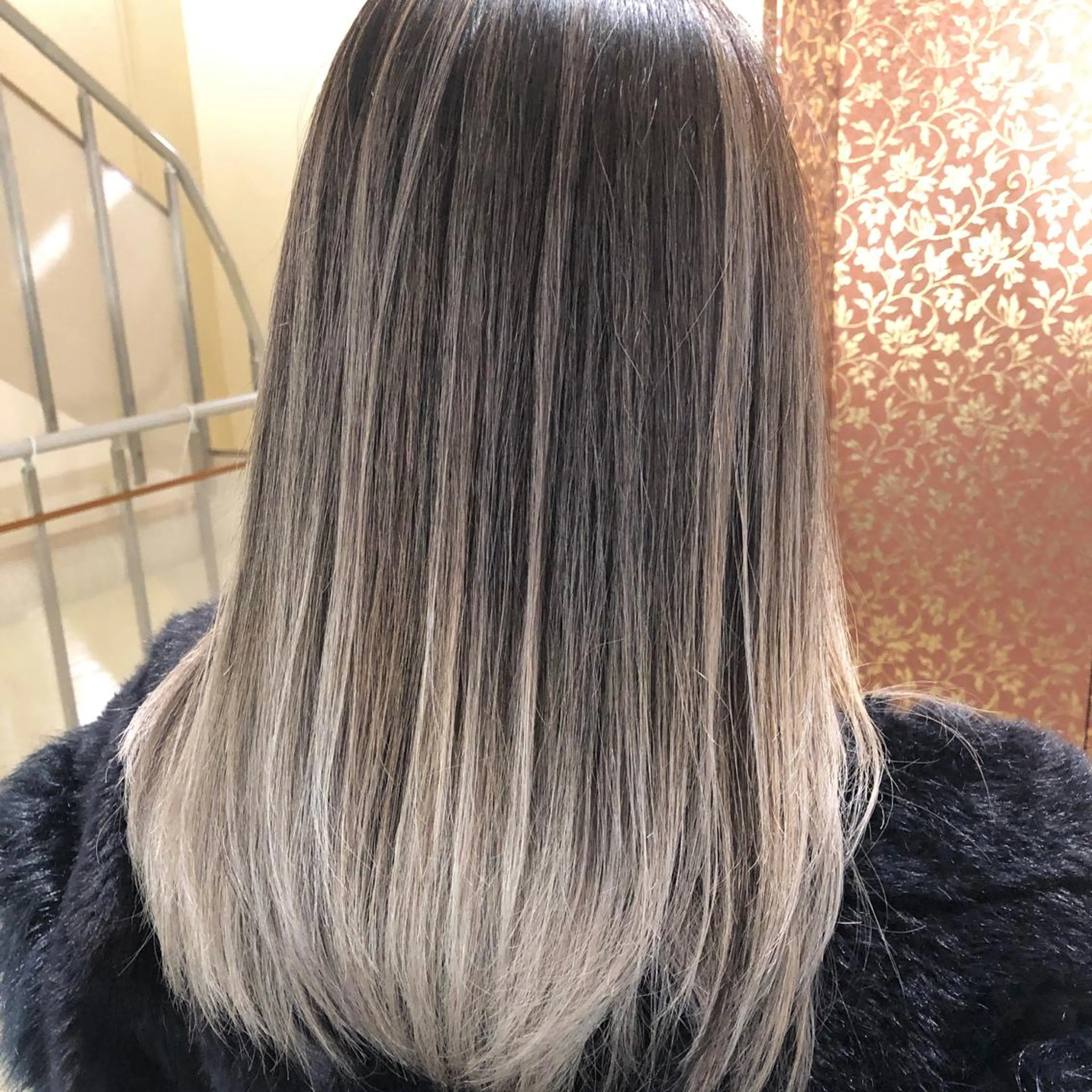 ミディアム カラー ベージュカラー ブリーチ ホワイトベージュ レイヤーカット ヘアカラー JILBLAN京都 ショート/ハイライトのヘアスタイル