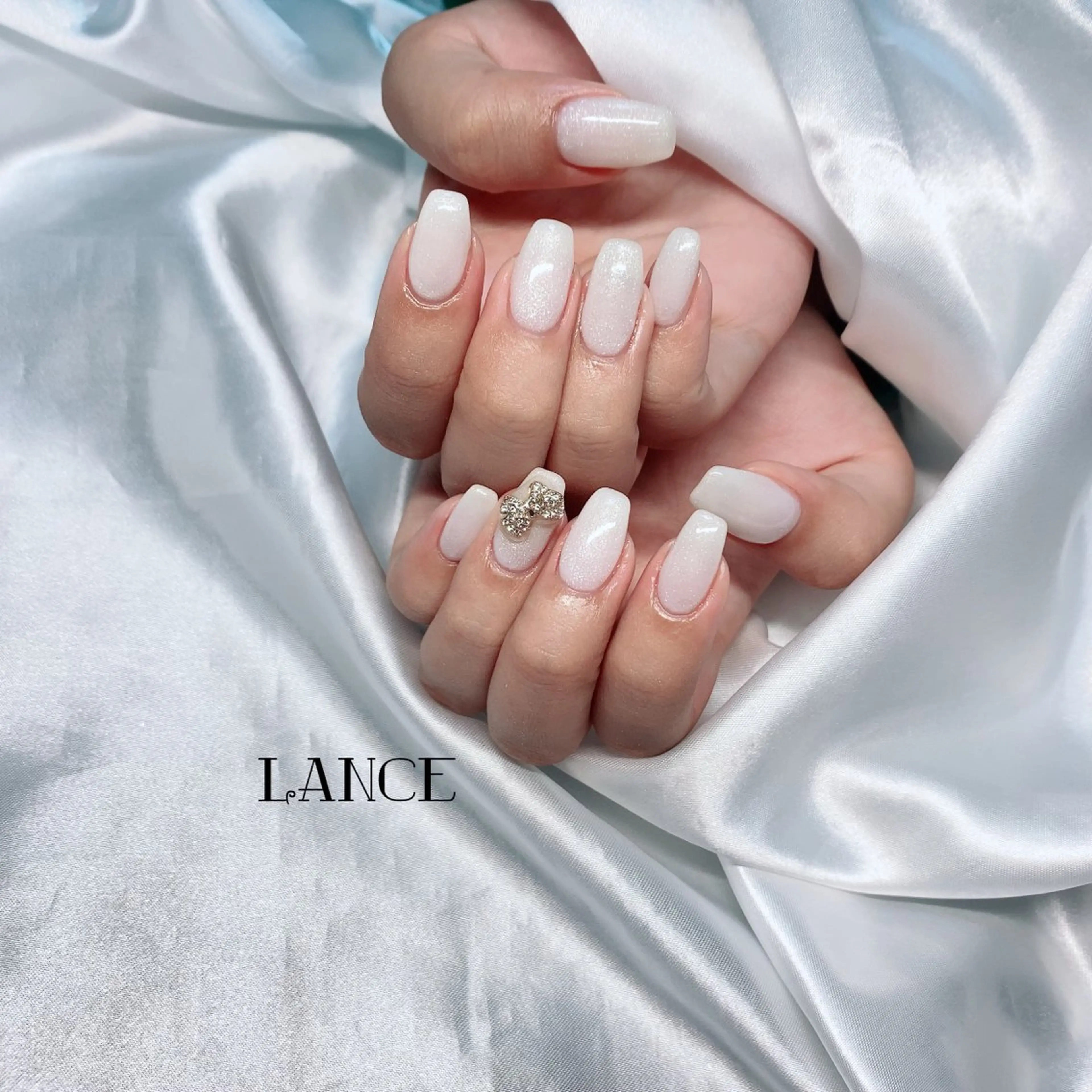 ネイル オーロラネイル フットネイル フレンチネイル グラデーション キラキラネイル Lance nailのネイルデザイン