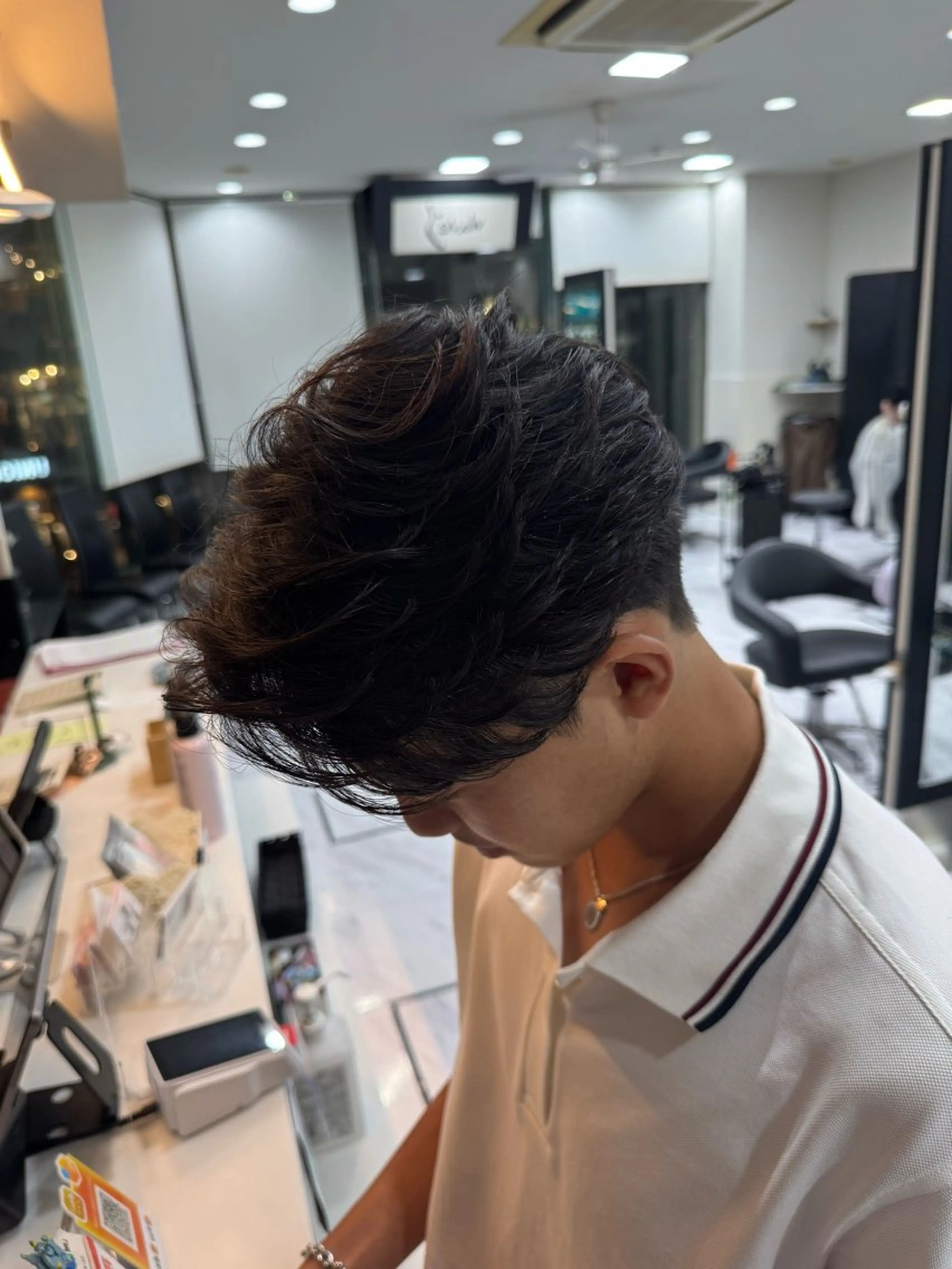 ショート パーマ ヘアアレンジ メンズ センターパート フェザーパーマ メンズパーマ メンズツイストパーマ ツイストスパイラルパーマ カット パーマ トリートメント ヘッドスパ ヘアセット 目黒 碧人のヘアスタイル