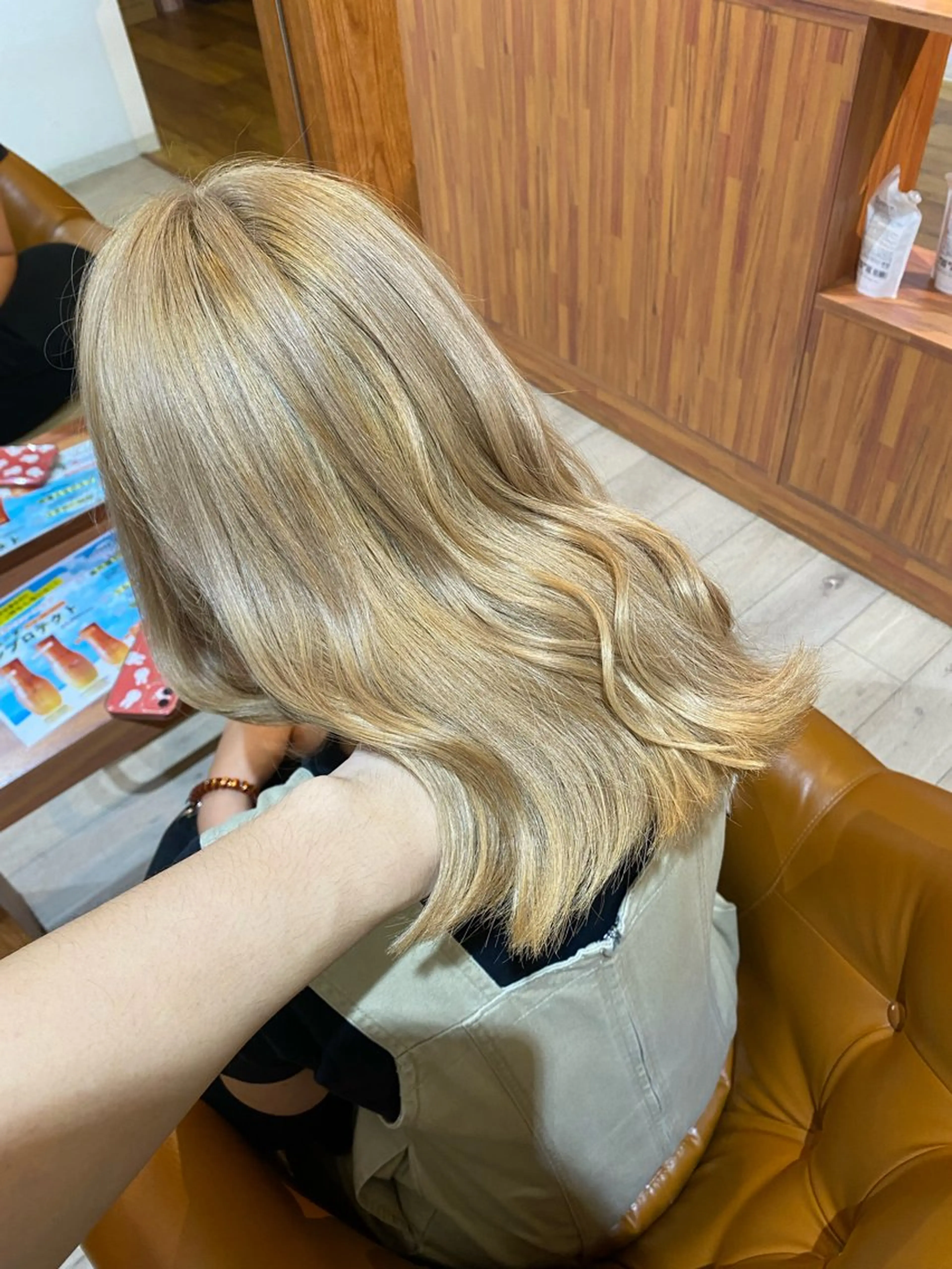 セミロング カラー ベージュカラー ブリーチ ハイトーンカラー ホワイトベージュ 縮毛矯正とレイヤー /杉村凜汰郎のヘアスタイル