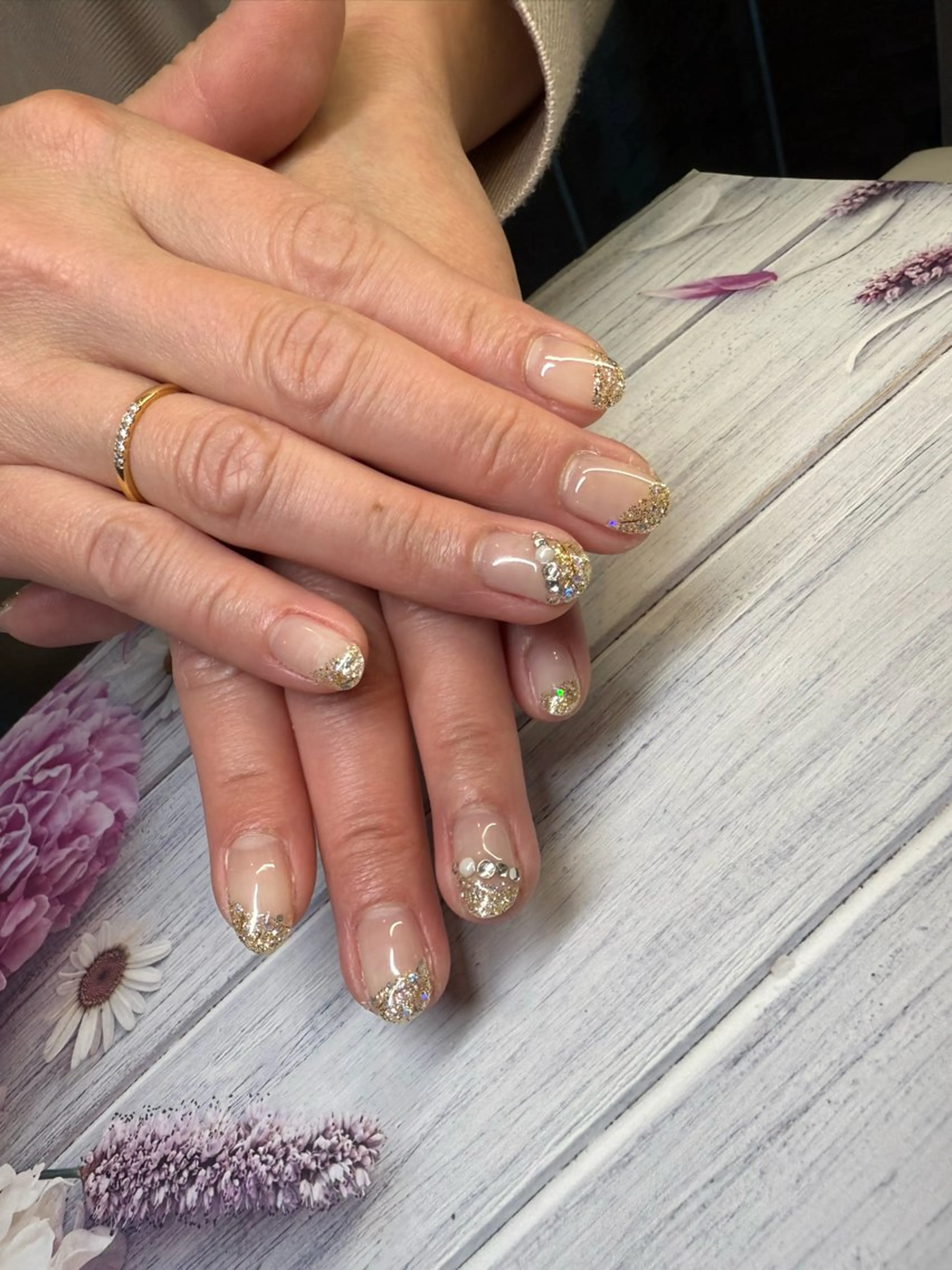 ネイル フレンチネイル ラメ(グリッター) R.I所属・R.I みちのネイルデザイン