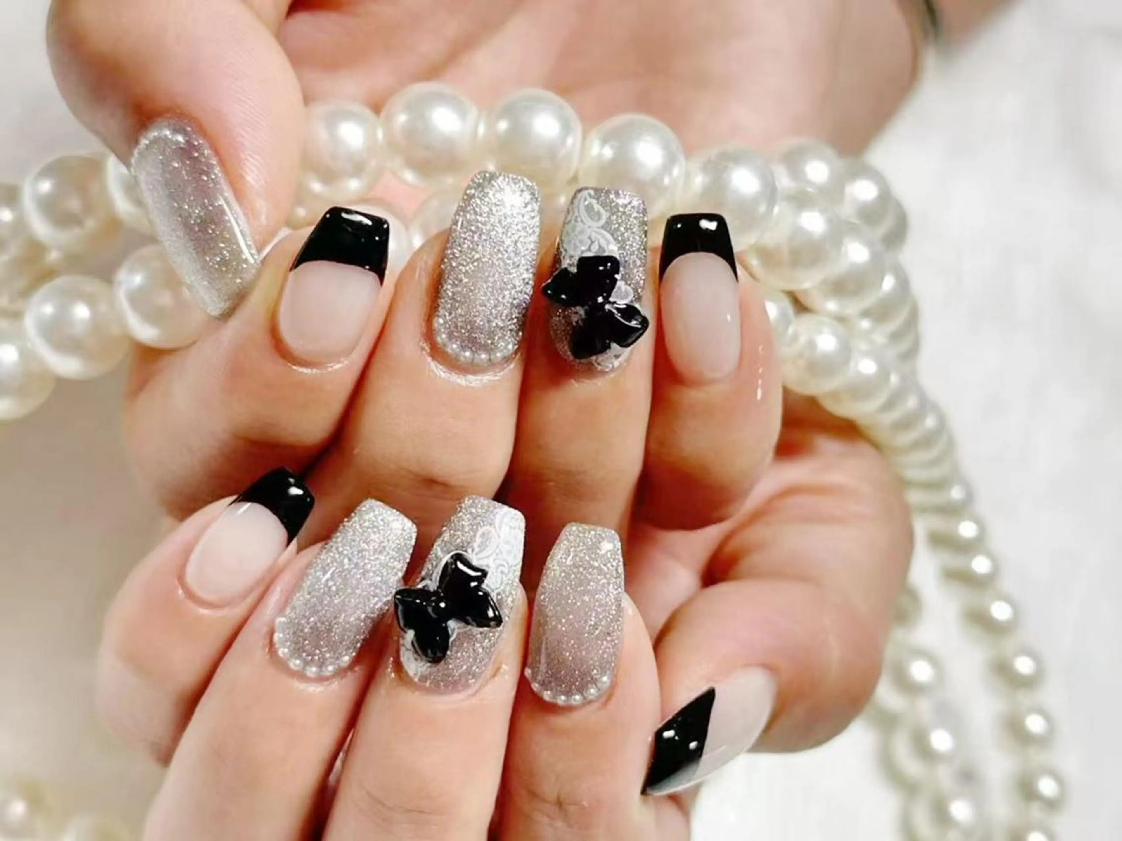 ネイル オーロラネイル 長さ出し フレンチネイル ガーリー キラキラネイル ハンドネイル Ru na🍳のネイルデザイン