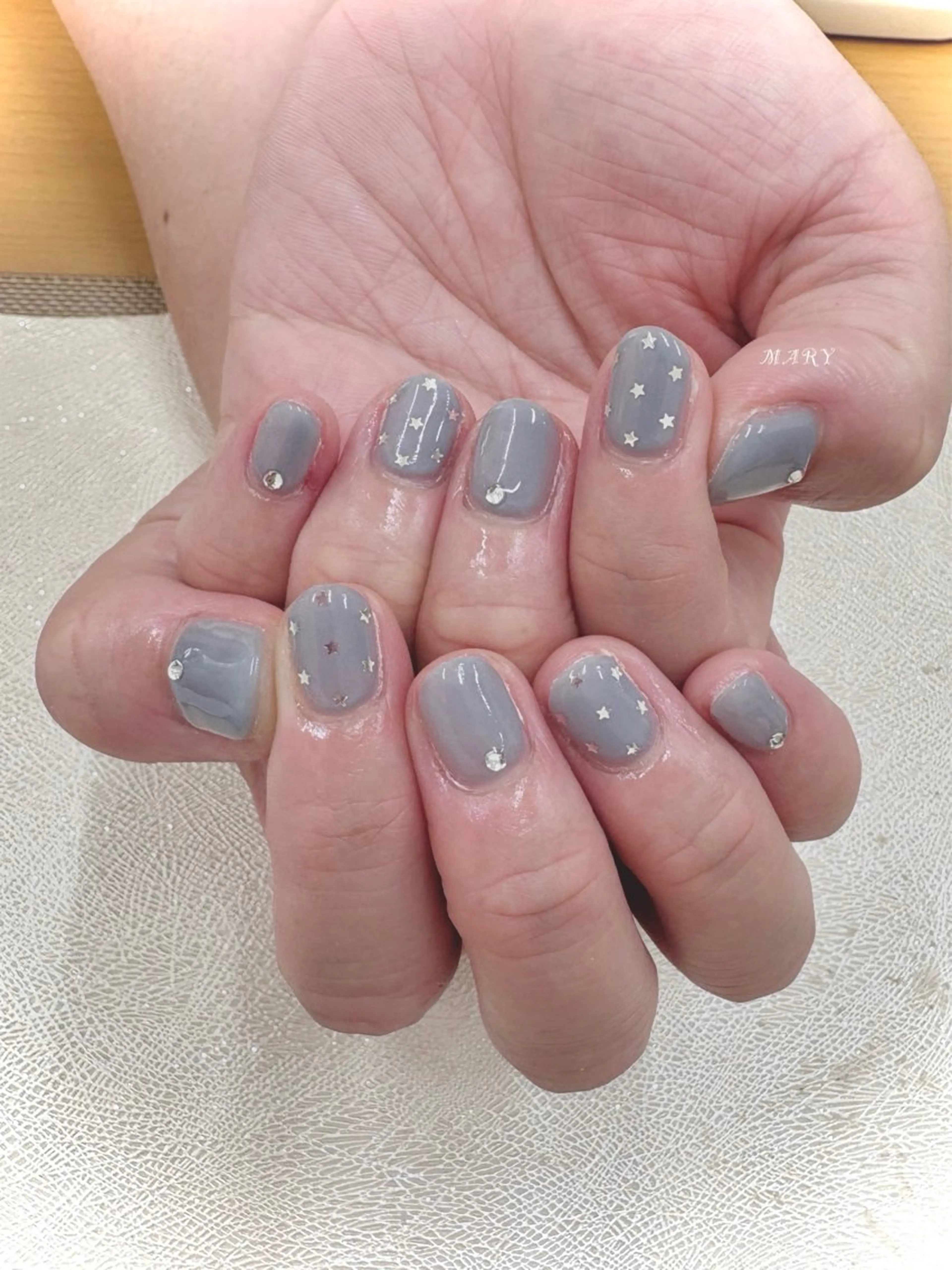 ネイル ドット 水色 ニュアンスネイル ワンカラーネイル 夏ネイル ハンドネイル Mary nail所属・Mary nail .narumiのネイルデザイン