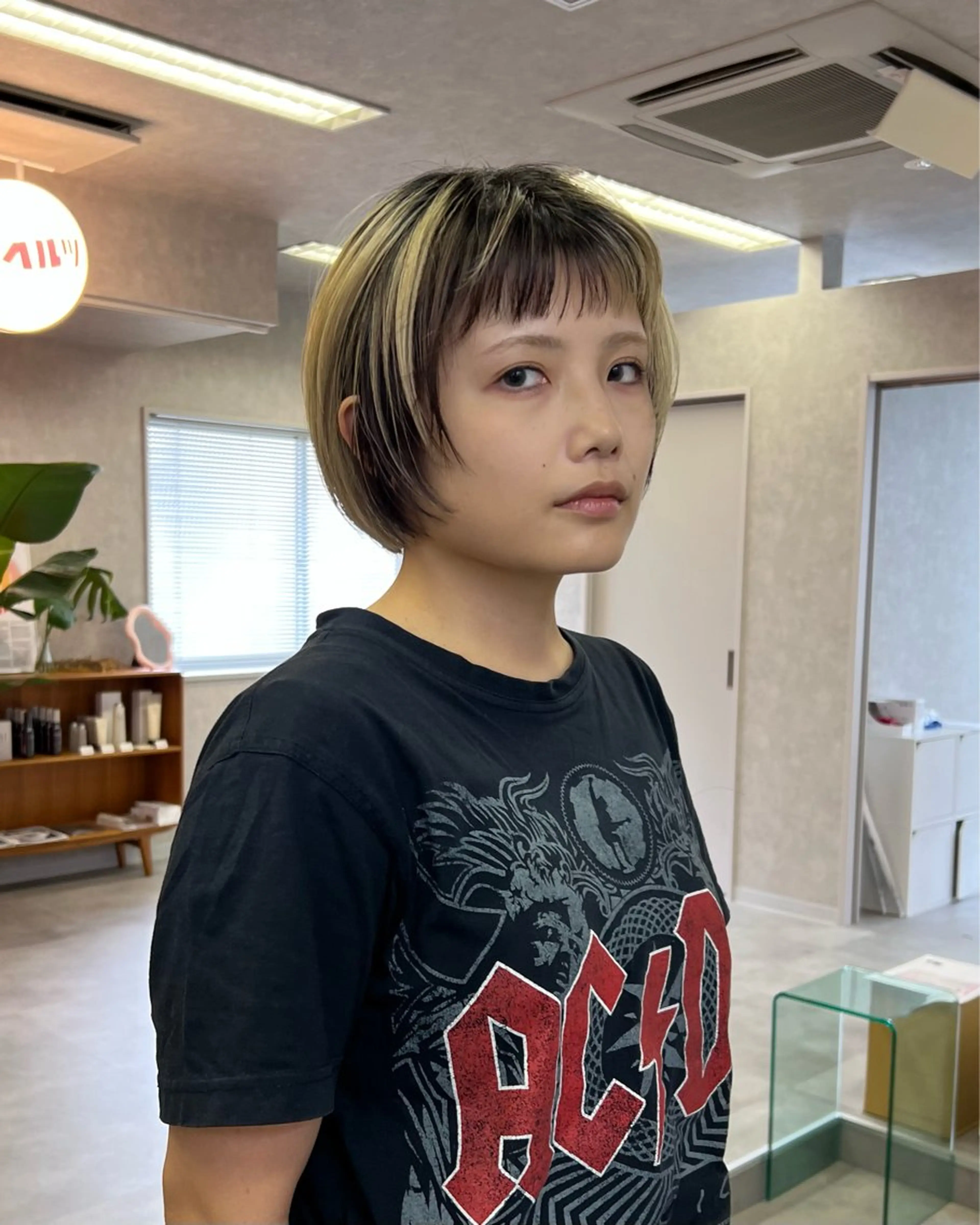 ショート Hz/金子 亮/レイヤーカットのヘアスタイル