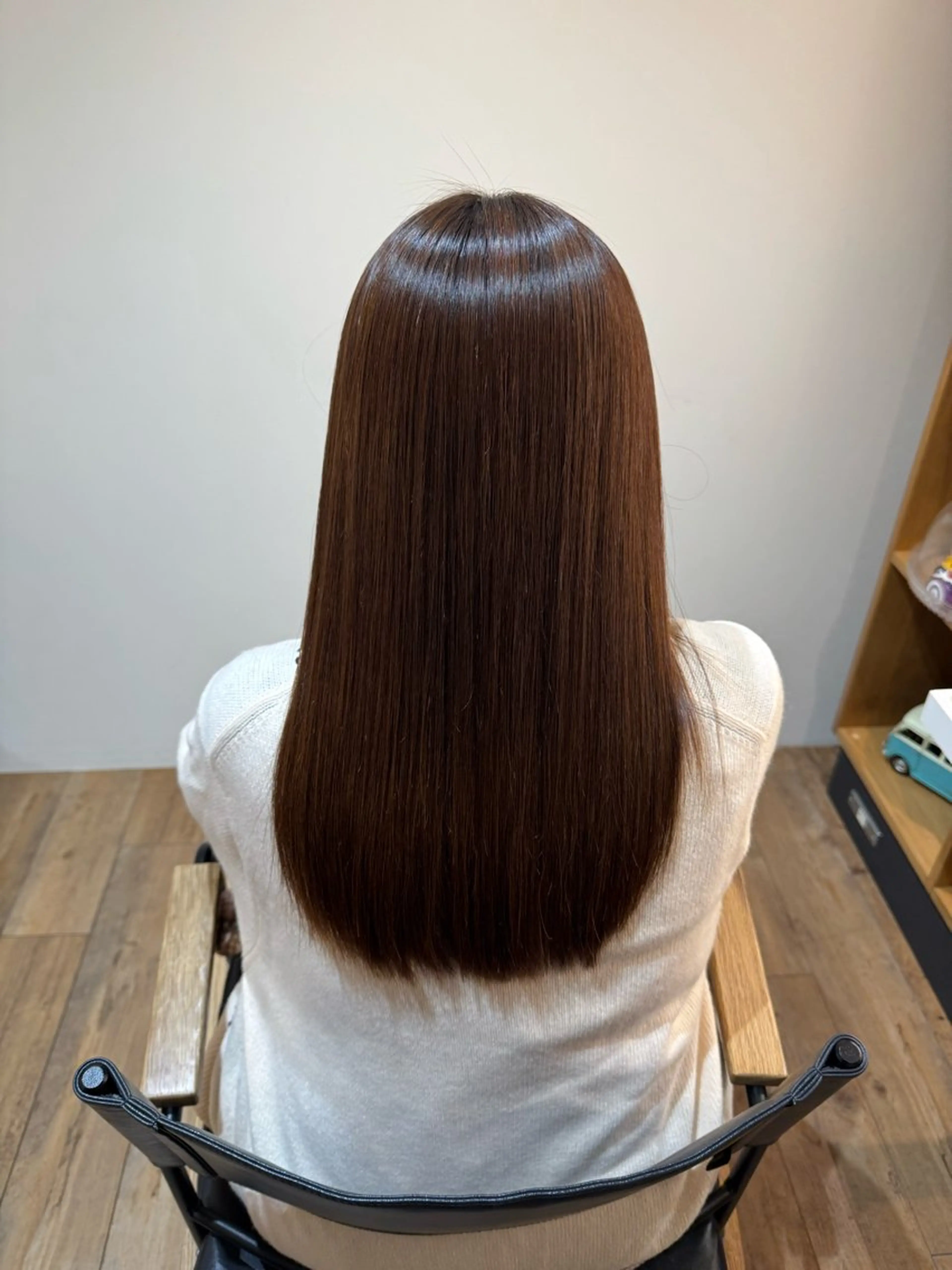 セミロング カット 縮毛矯正 トリートメント afloatkobe所属・美髪/髪質改善 川口凌弥のヘアスタイル