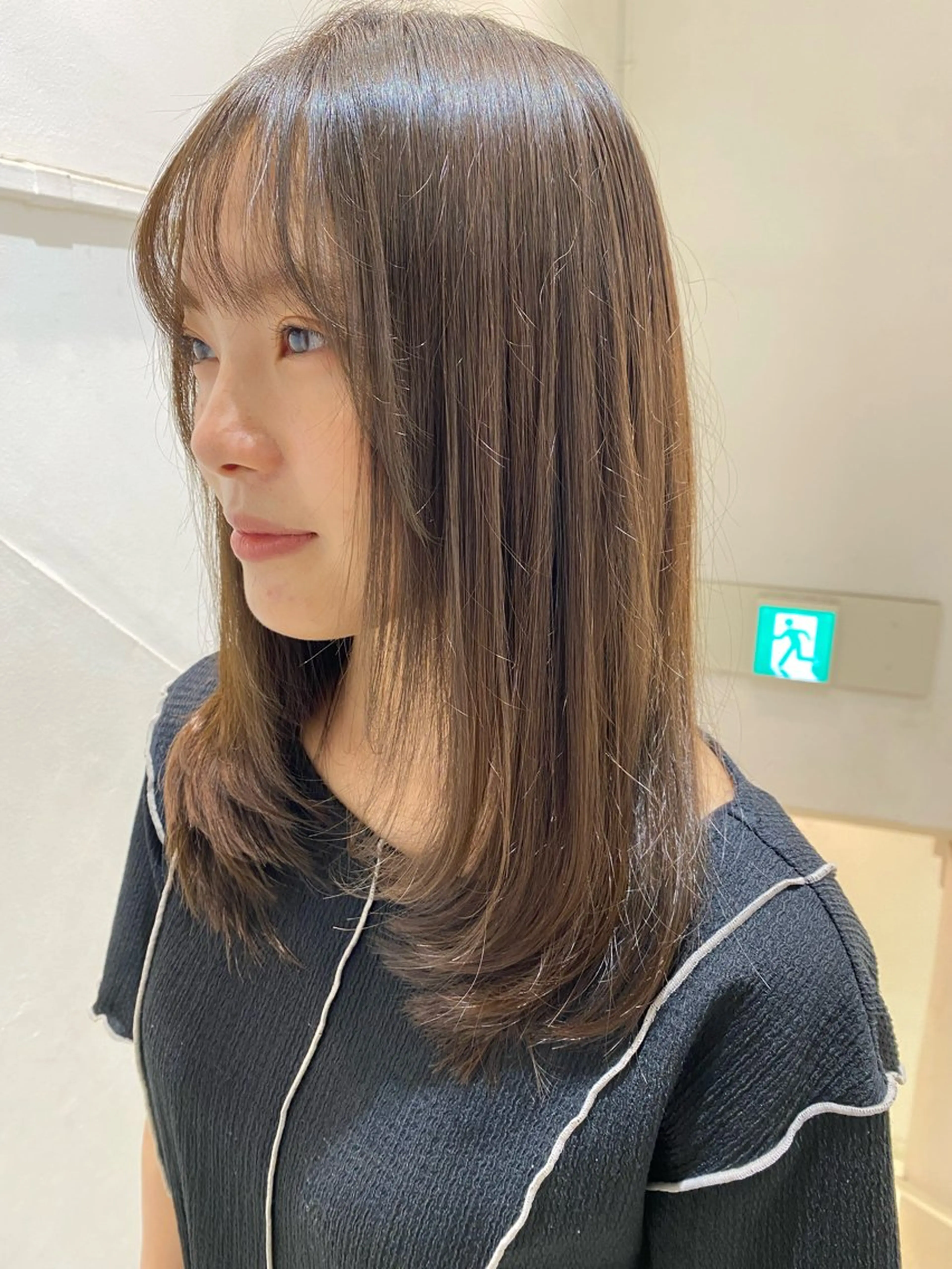 セミロング レイヤーカット ✨くびれスタイル✨️ 戸嶋穂乃香のヘアスタイル