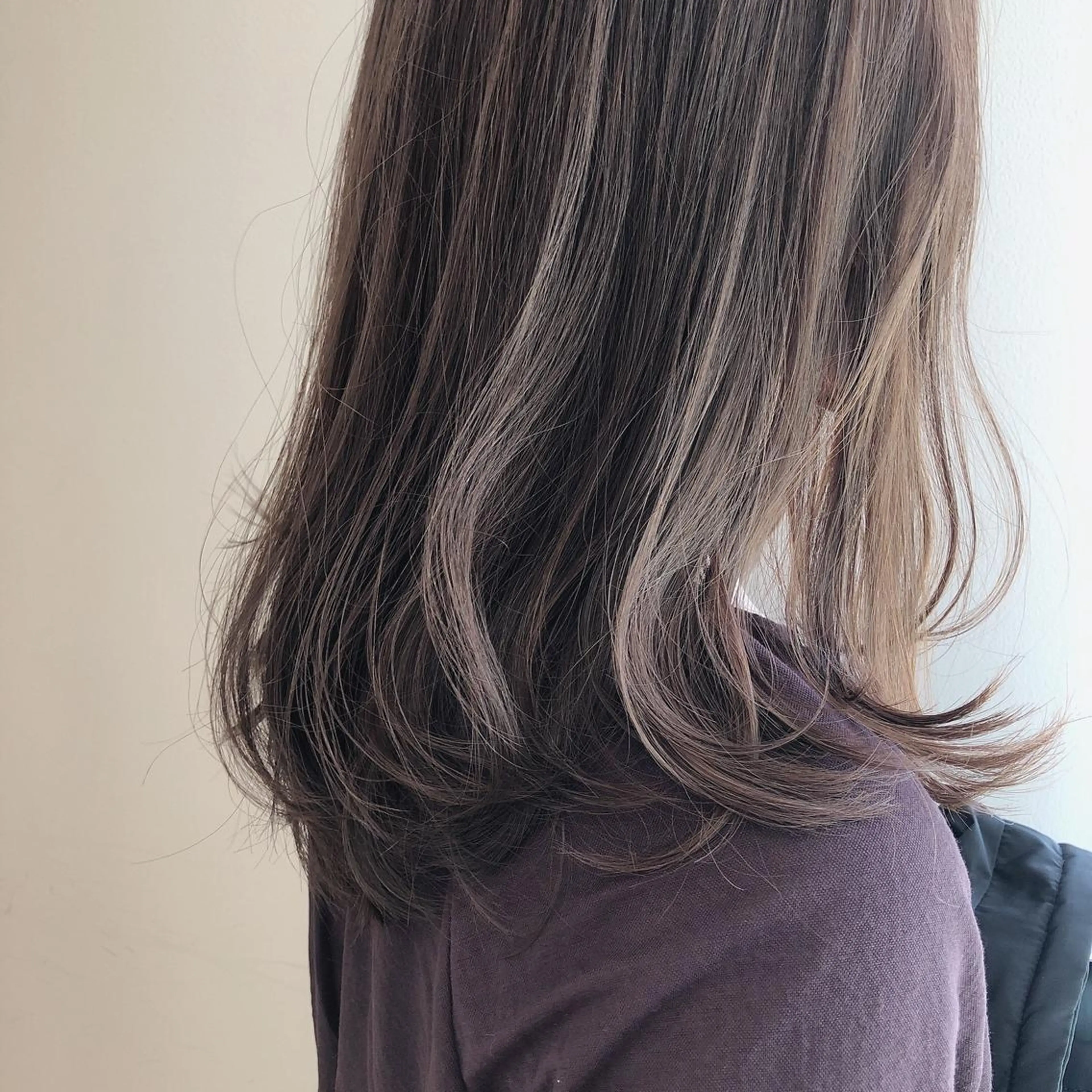 ロング カラー ベージュカラー 黒髪 ブリーチ ミルクティーベージュ ブリーチなしカラー 似合わせ.ﾍｱｾｯﾄ 得意🌹井上美沙のヘアスタイル